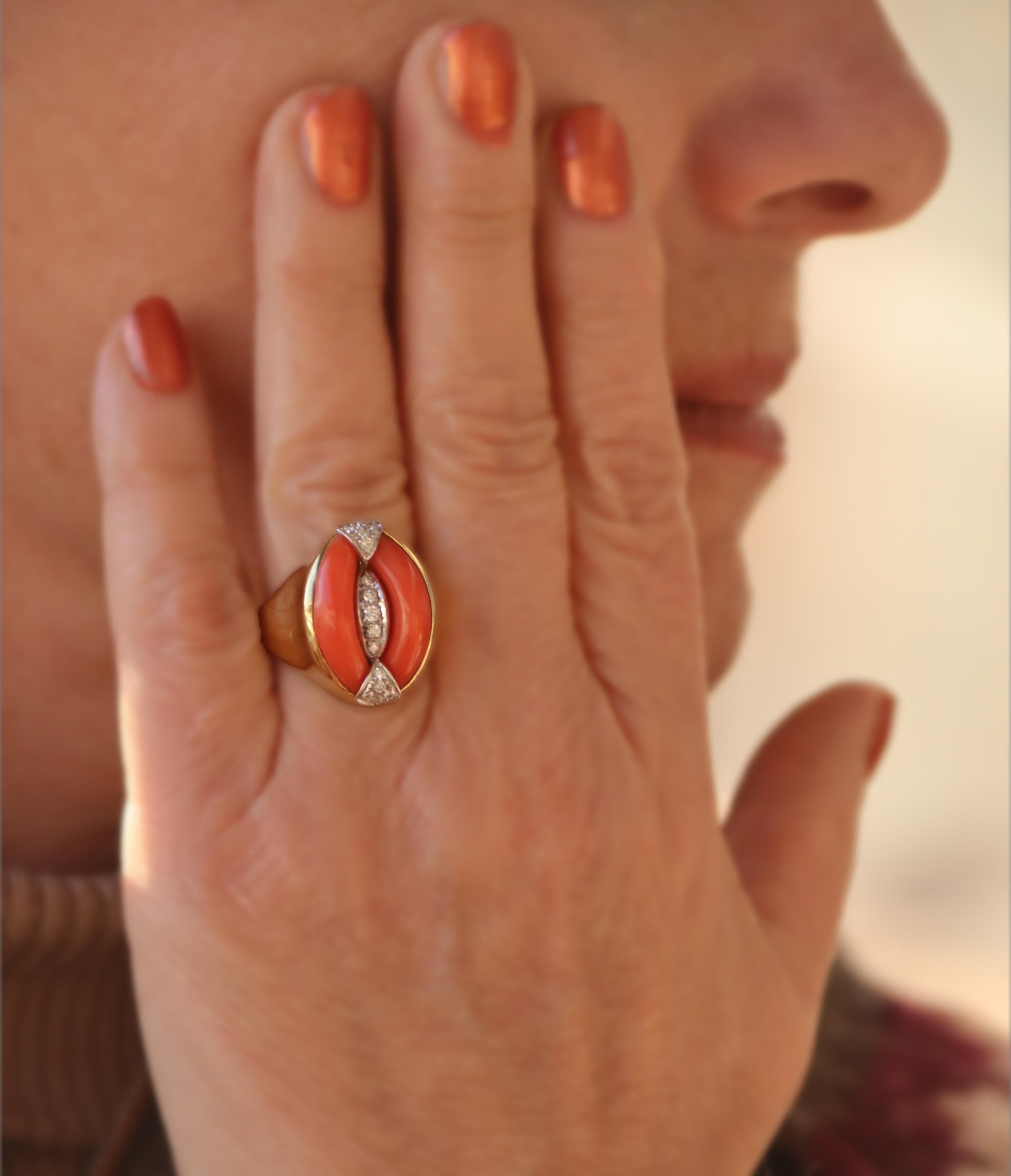 Bague cocktail en or jaune et blanc 18 carats avec diamants en vente 3