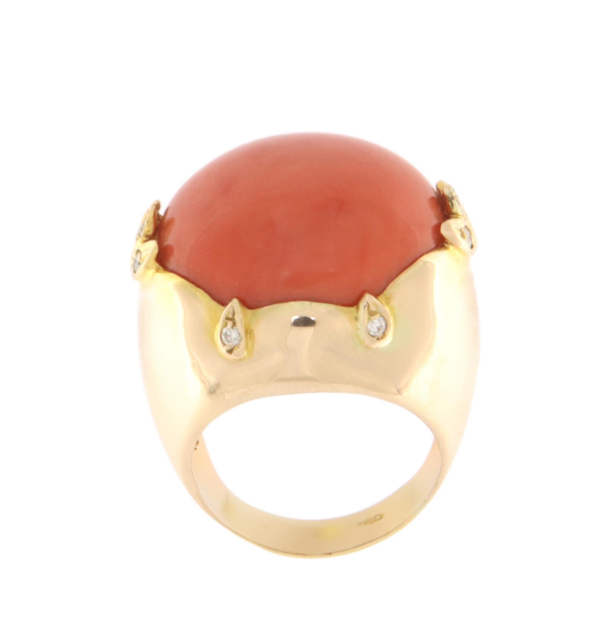 Coral Diamonds 18 Karat Yellow Gold Cocktail Ring In New Condition For Sale In Marcianise, IT