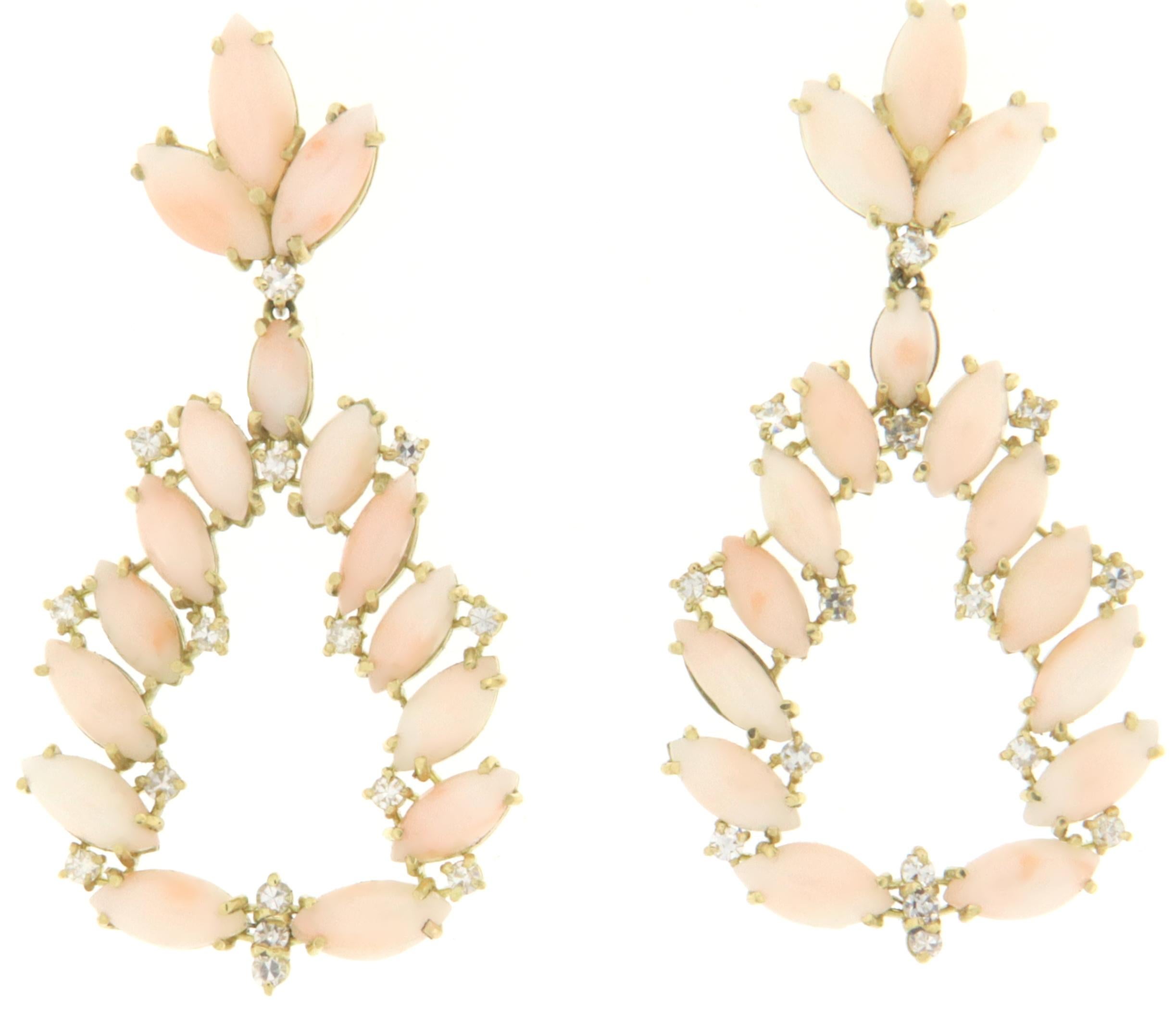 Coral Diamonds 18 Karat Yellow Gold Drop Earrings In New Condition For Sale In Marcianise, IT