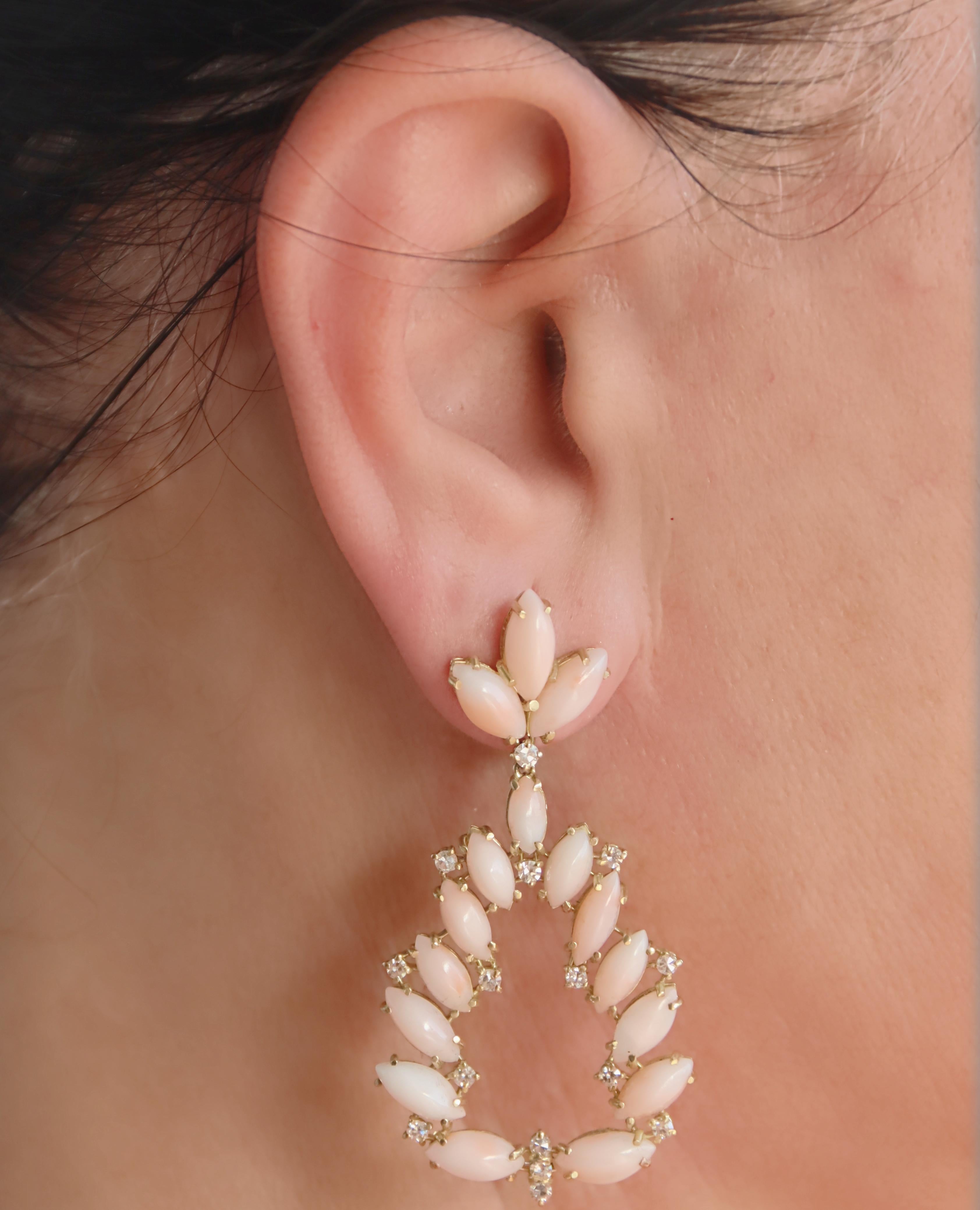 Korallen-Diamant-Tropfen-Ohrringe aus 18 Karat Gelbgold im Angebot 1