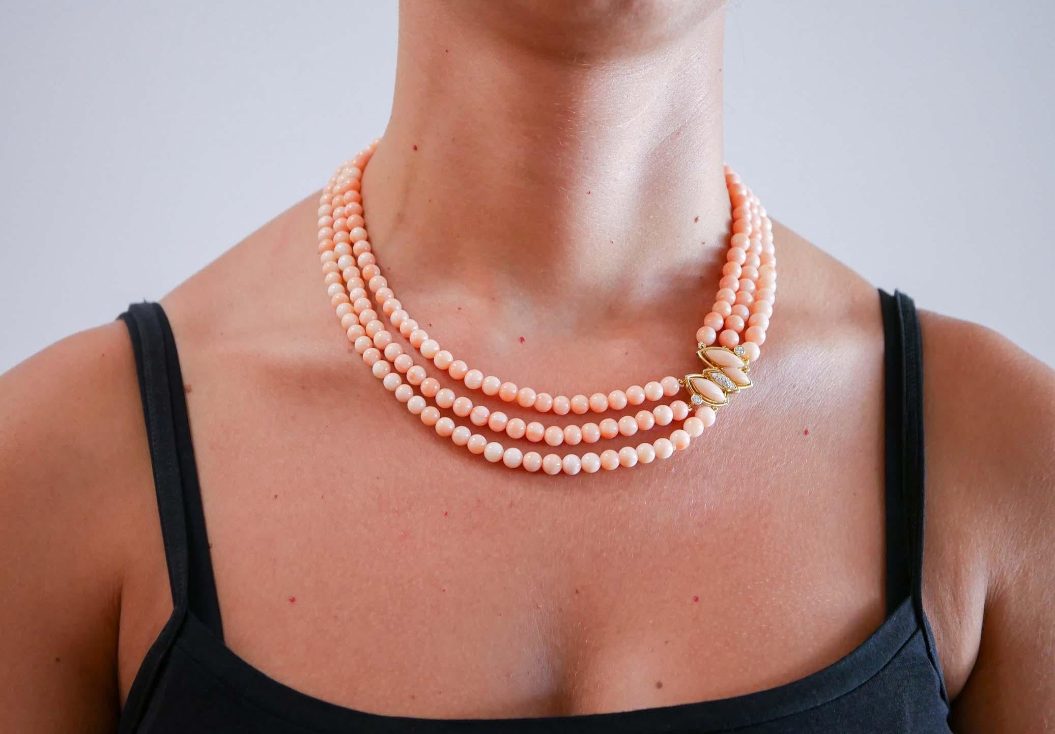 Koralle, Diamanten, 18 Karat Gelbgold Halskette. im Zustand „Gut“ im Angebot in Marcianise, Marcianise (CE)