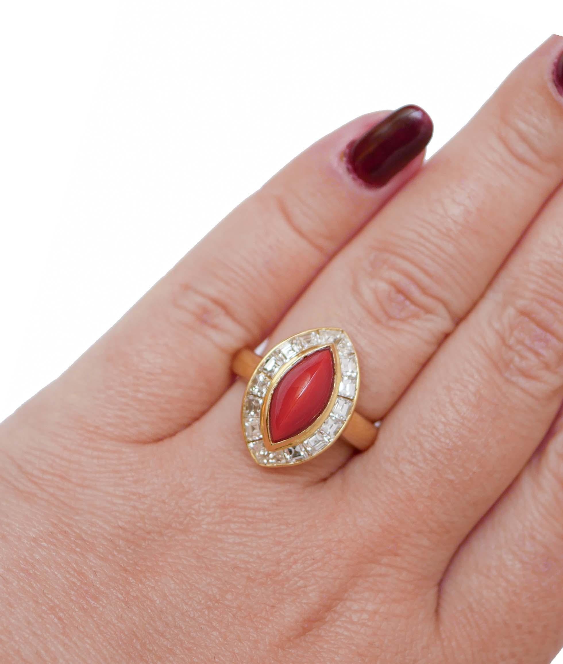 Coral, Diamonds, 18 Karat Yellow Gold Ring. In Good Condition For Sale In Marcianise, Marcianise (CE)