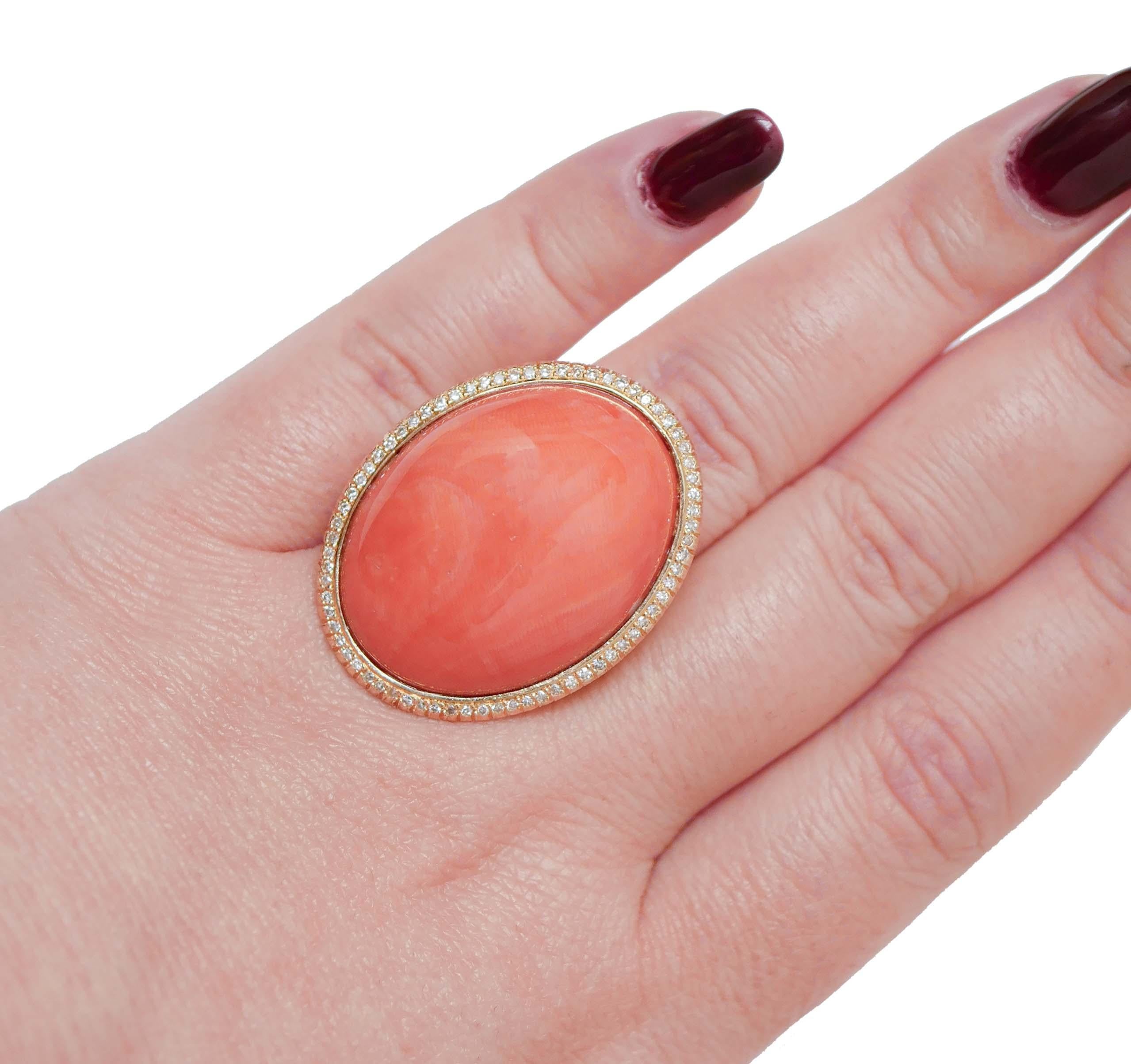 Coral, Diamonds, 18 Karat Yellow Gold Ring. In Good Condition For Sale In Marcianise, Marcianise (CE)
