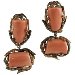 Pendants d'oreilles rétro en corail orange, diamants, or rose 9 carats et argent