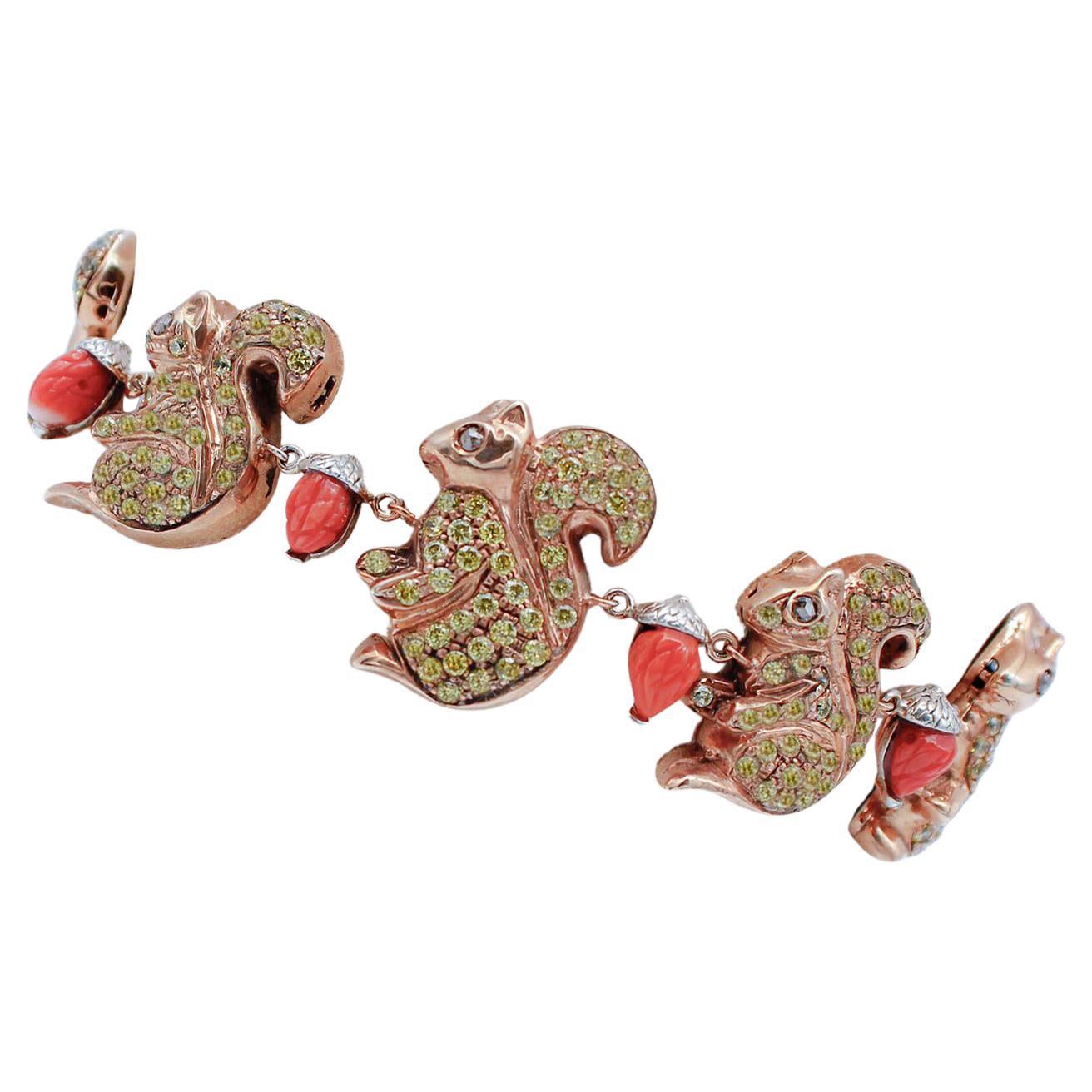 Pulsera Ardilla de Coral, Diamantes, Oro Rosa de 9 Kilates y Plata