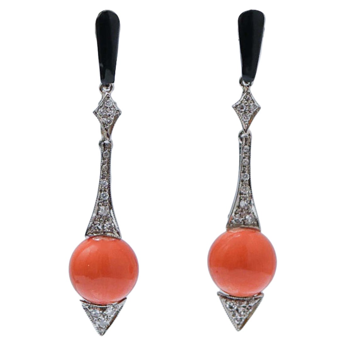 Corail, diamants, agate noire, platine Boucles d
oreilles. en vente