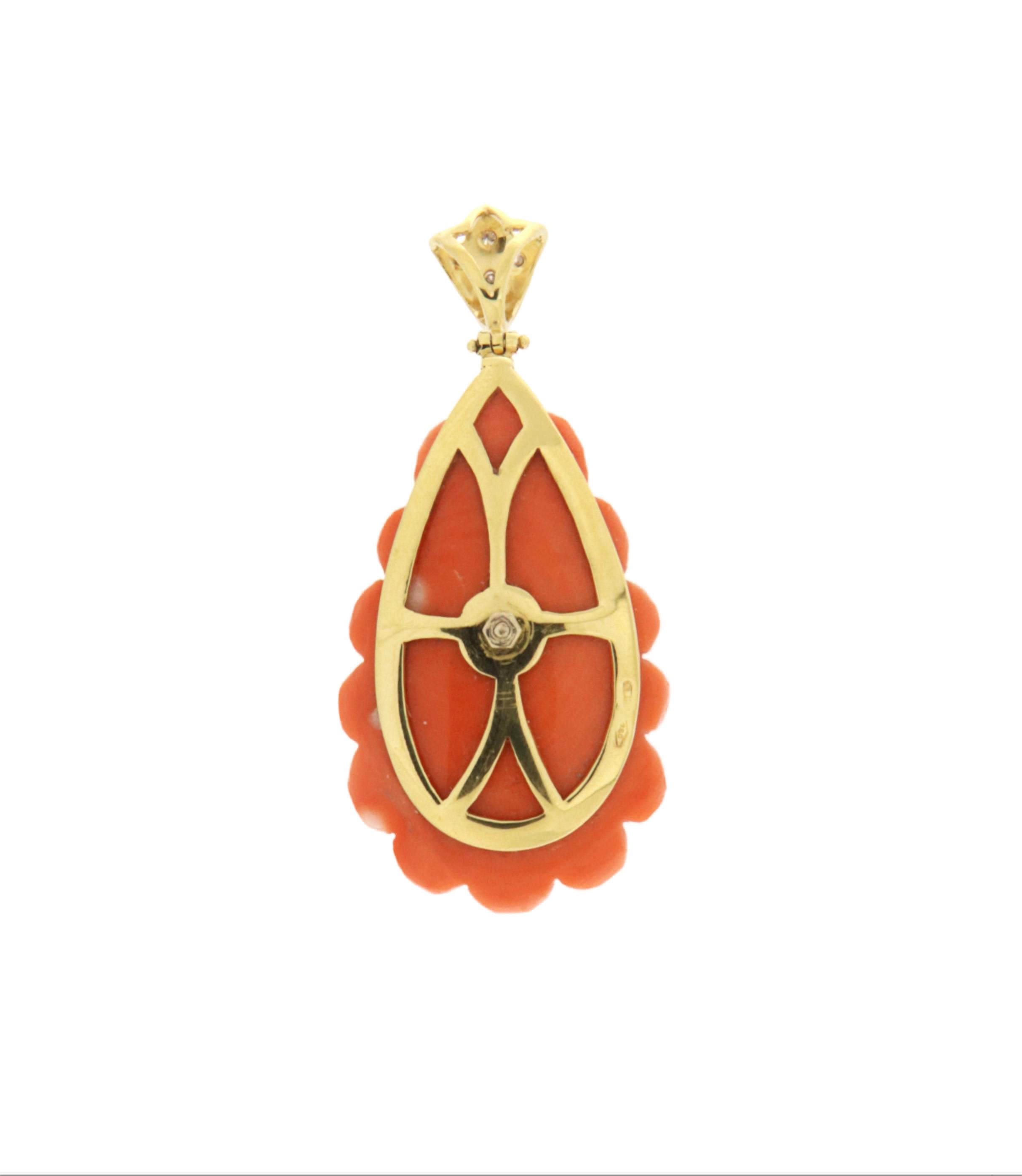 Brilliant Cut Coral Diamonds Emerald 18 Karat Yellow Gold Pendant Necklace For Sale