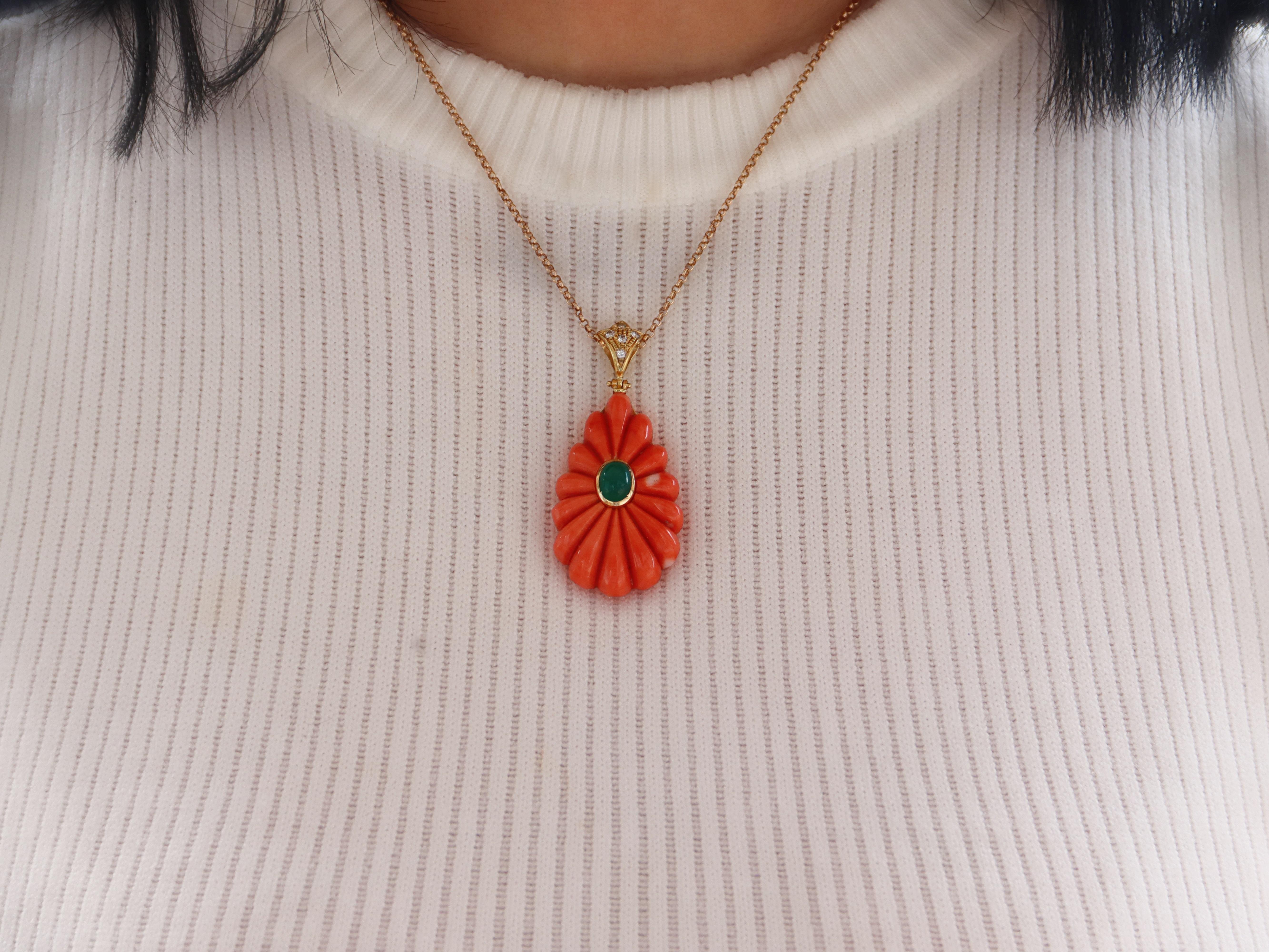 Coral Diamonds Emerald 18 Karat Yellow Gold Pendant Necklace For Sale 1