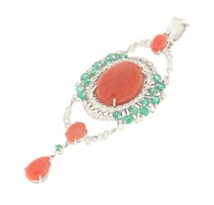 Collier pendentif en or blanc 18 carats corail diamants émeraudes