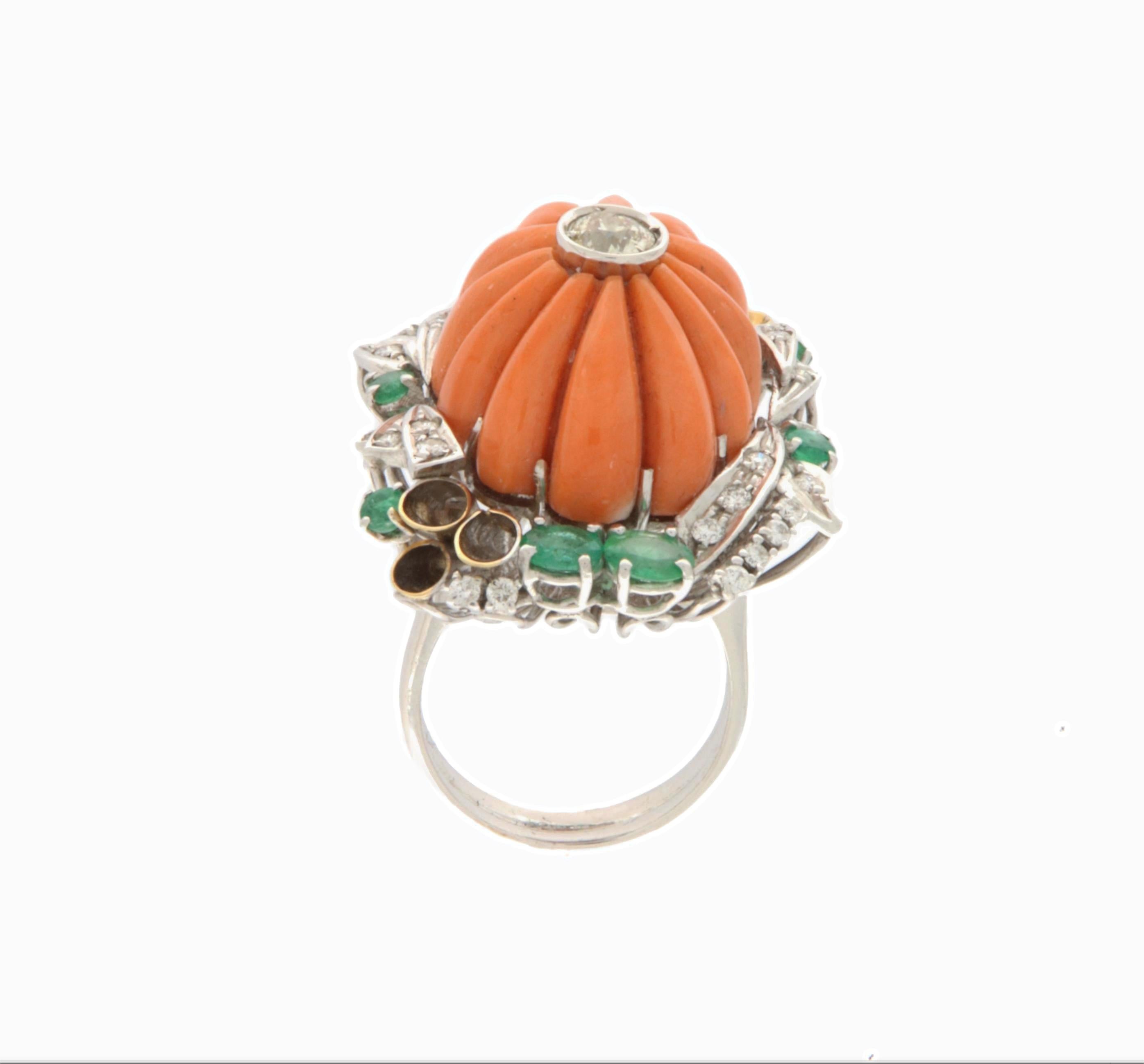 This extraordinary ring in 18K yellow and white gold is a true masterpiece of fine jewelry, combining elegance and sophistication in an exclusive and vibrant design. The heart of this jewel features a beautiful natural coral, shaped into petals that