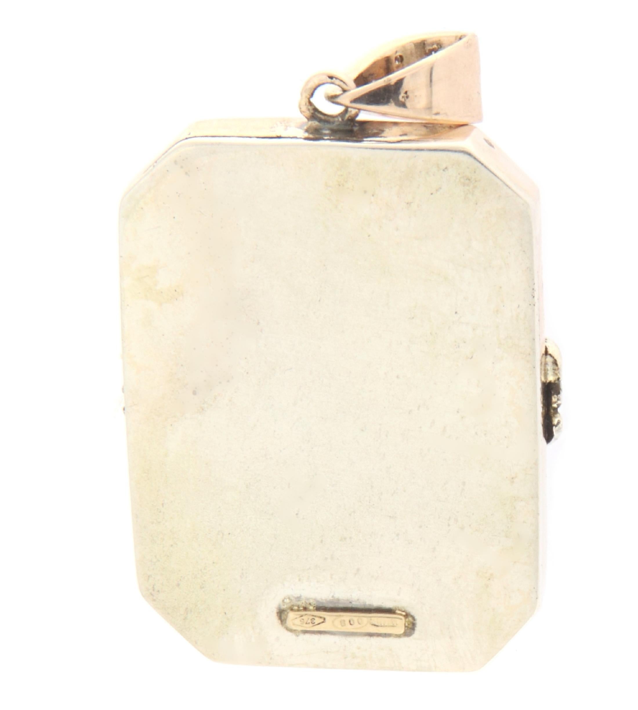 Taille brillant Colliers à pendentifs en or jaune 9 carats en vente