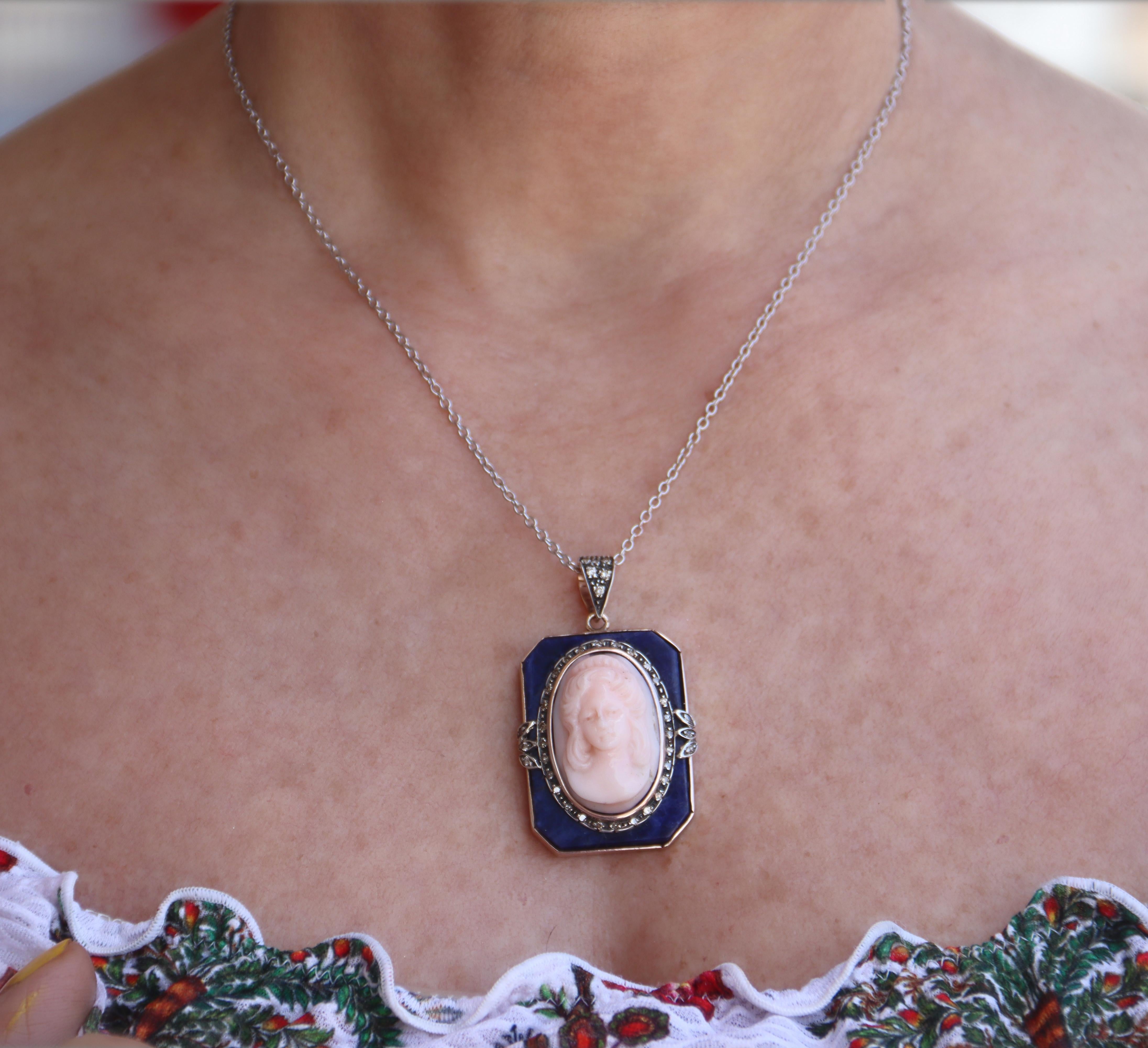 Colliers à pendentifs en or jaune 9 carats en vente 2