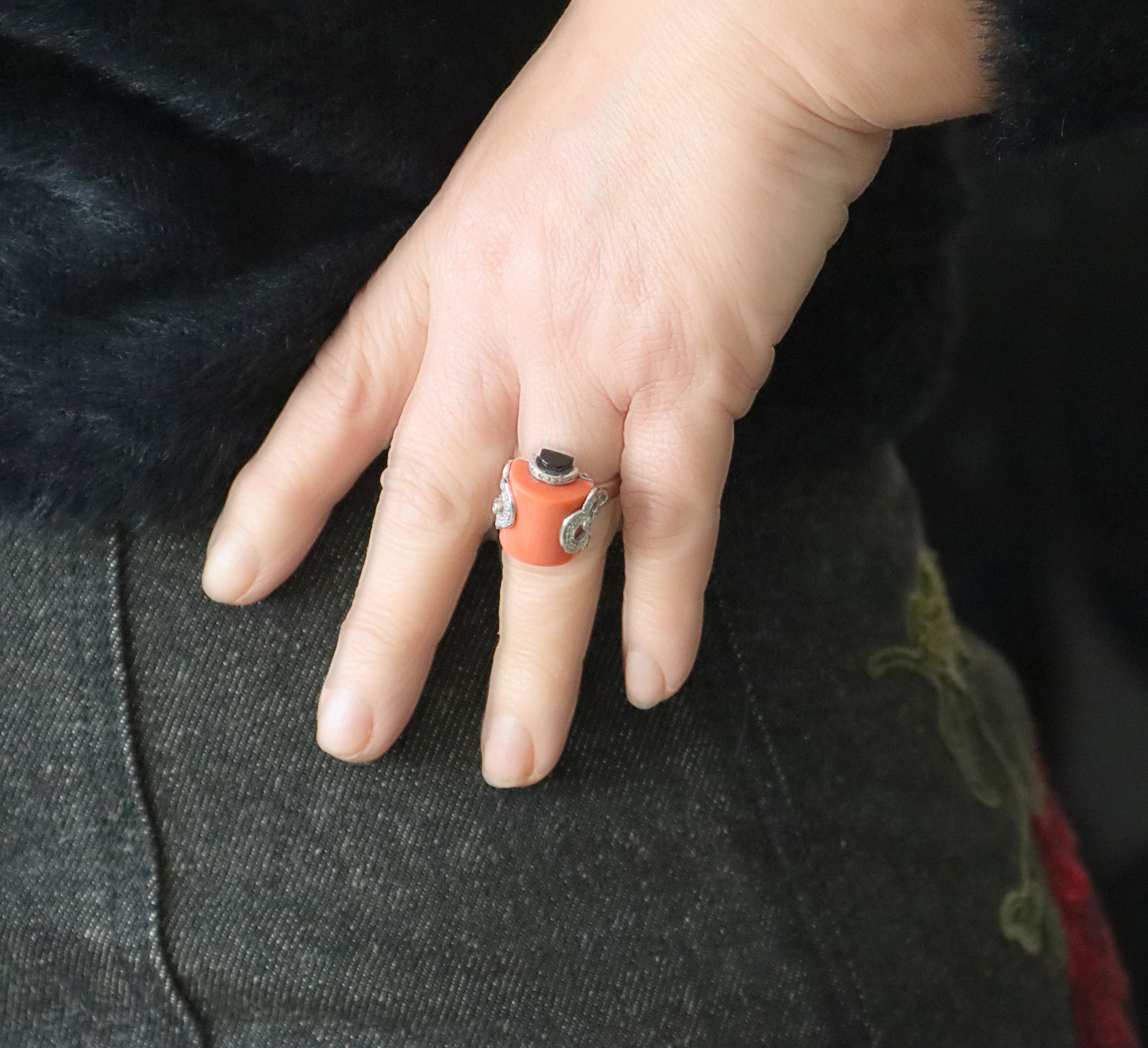 Coral Diamonds Onyx 18 Karat White Gold Cocktail Ring For Sale 4