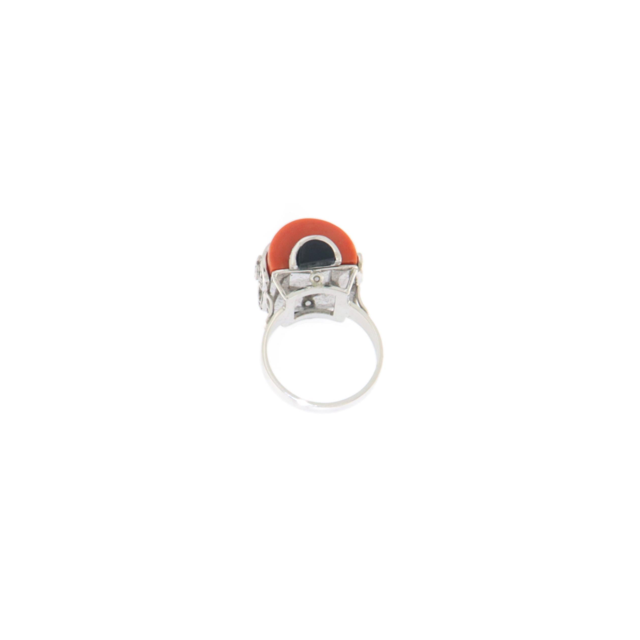 Coral Diamonds Onyx 18 Karat White Gold Cocktail Ring In New Condition For Sale In Marcianise, IT