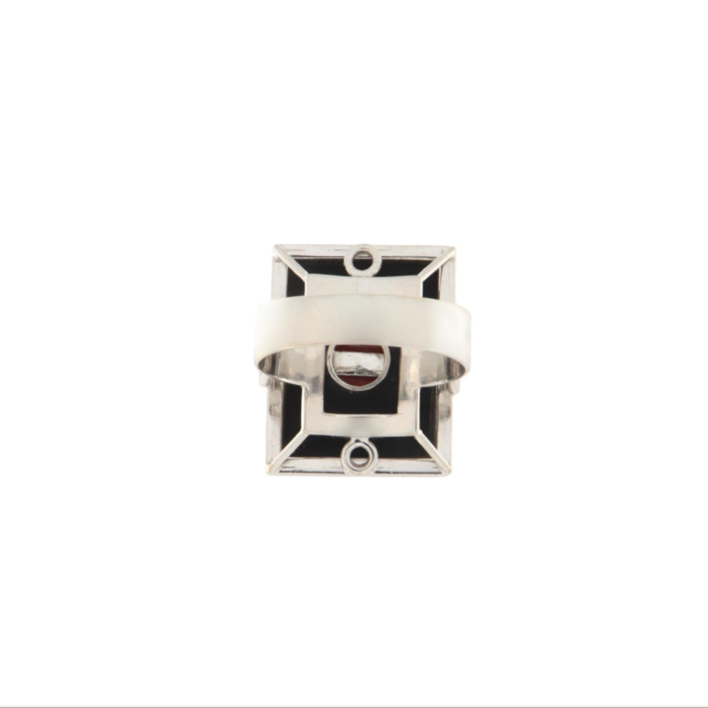 Coral Diamonds Onyx 18 Karat White Gold Cocktail Ring In New Condition For Sale In Marcianise, IT