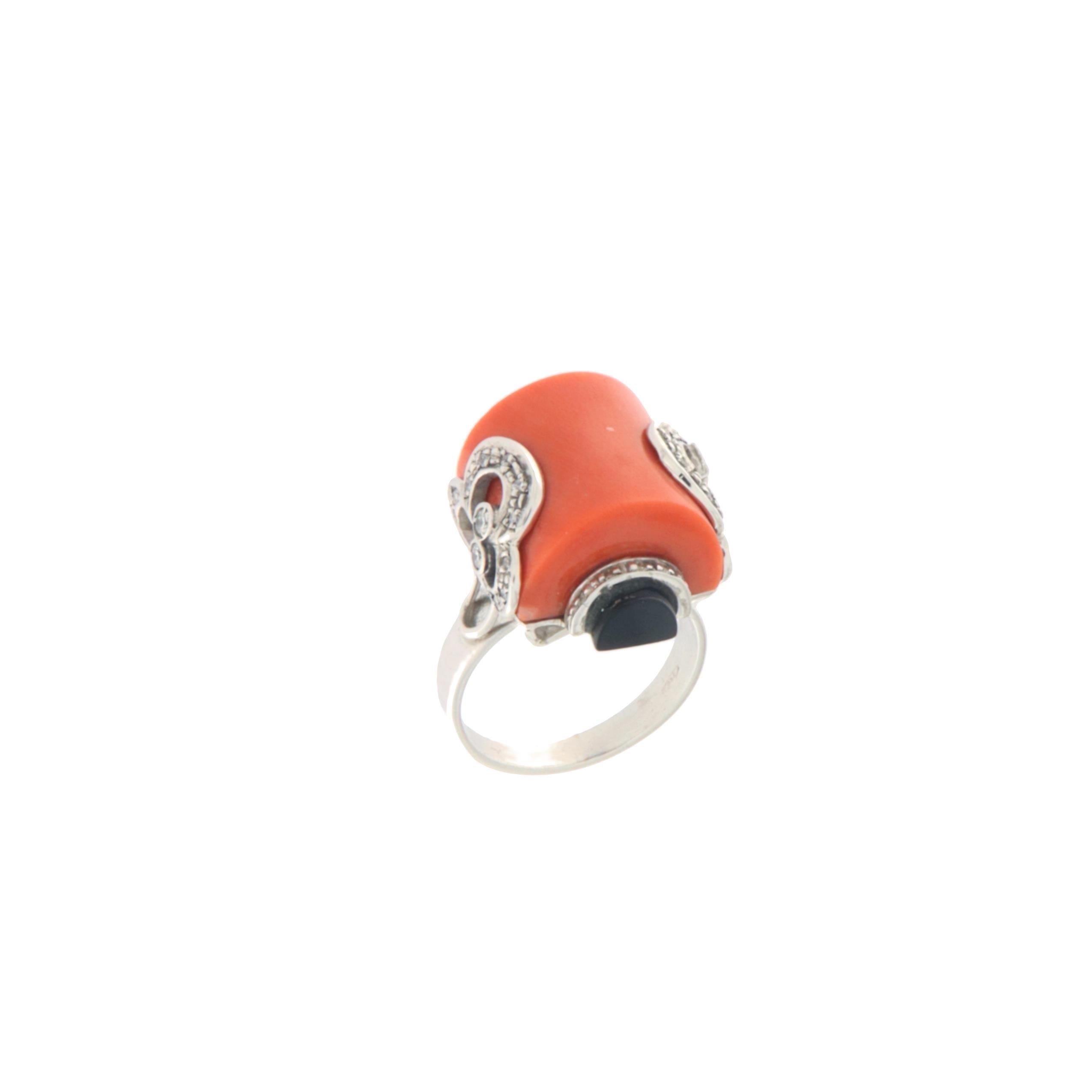 Coral Diamonds Onyx 18 Karat White Gold Cocktail Ring For Sale 1