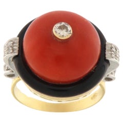 Koralle Diamanten Onyx 18 Karat Gelb- und Weißgold Cocktail Ring