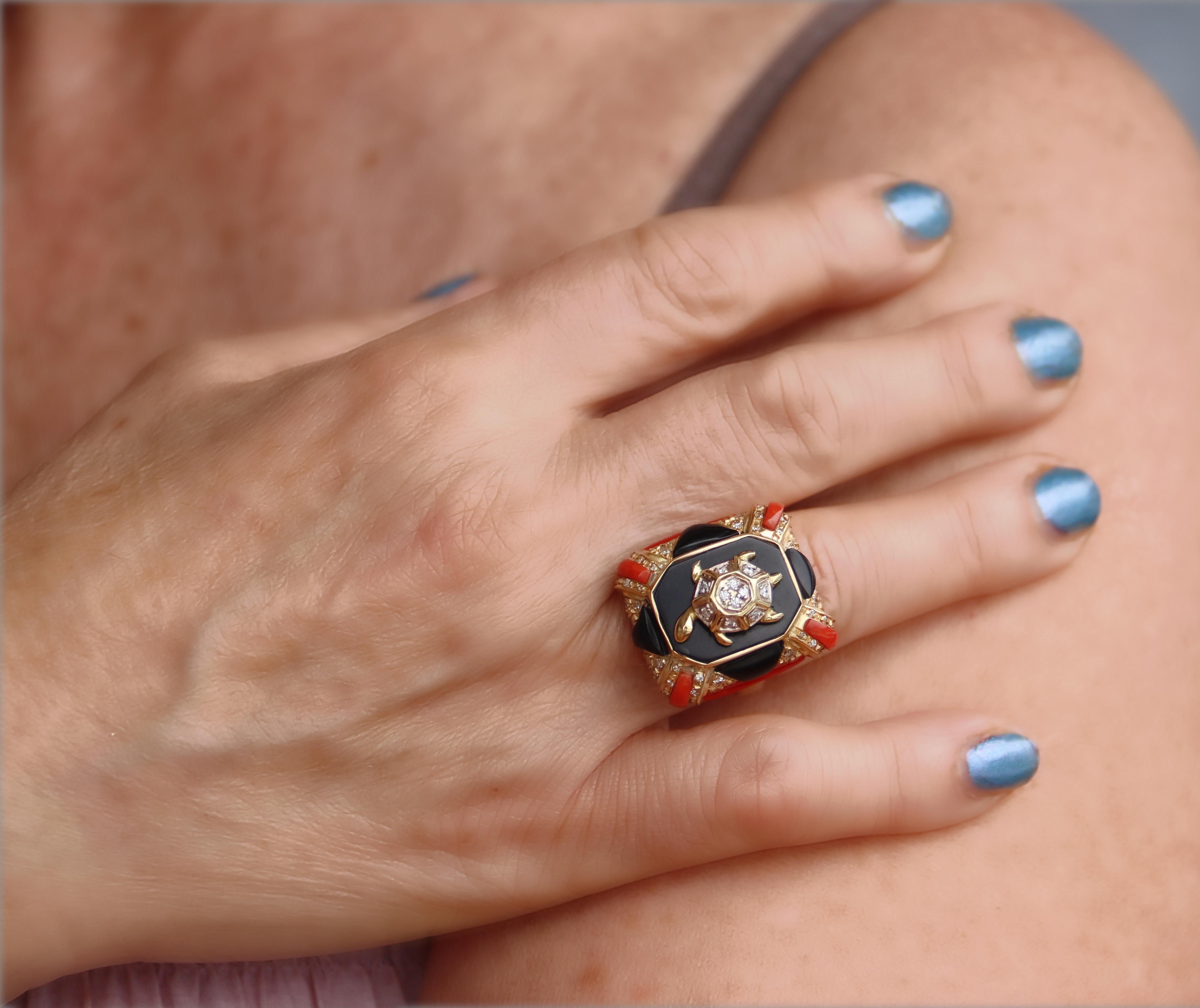 Bague cocktail en or jaune 18 carats, corail, diamants et onyx en vente 4