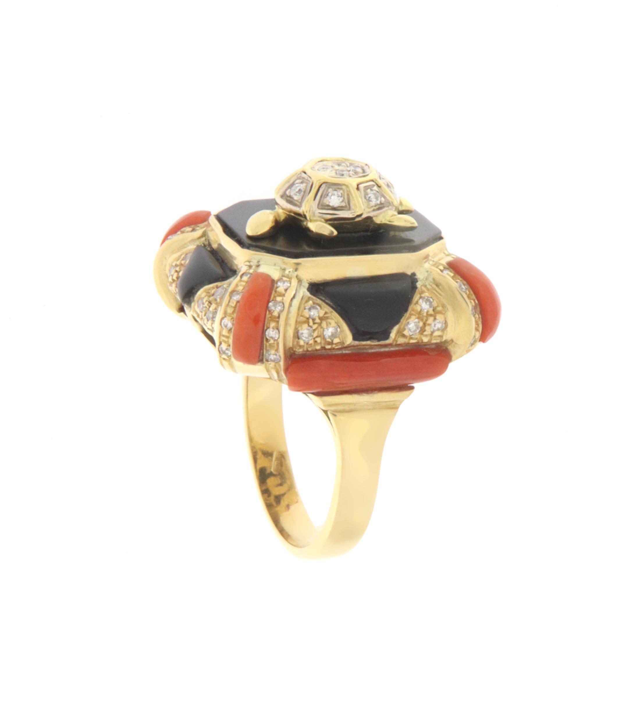 Brilliant Cut Coral Diamonds Onyx 18 Karat Yellow Gold Cocktail Ring For Sale