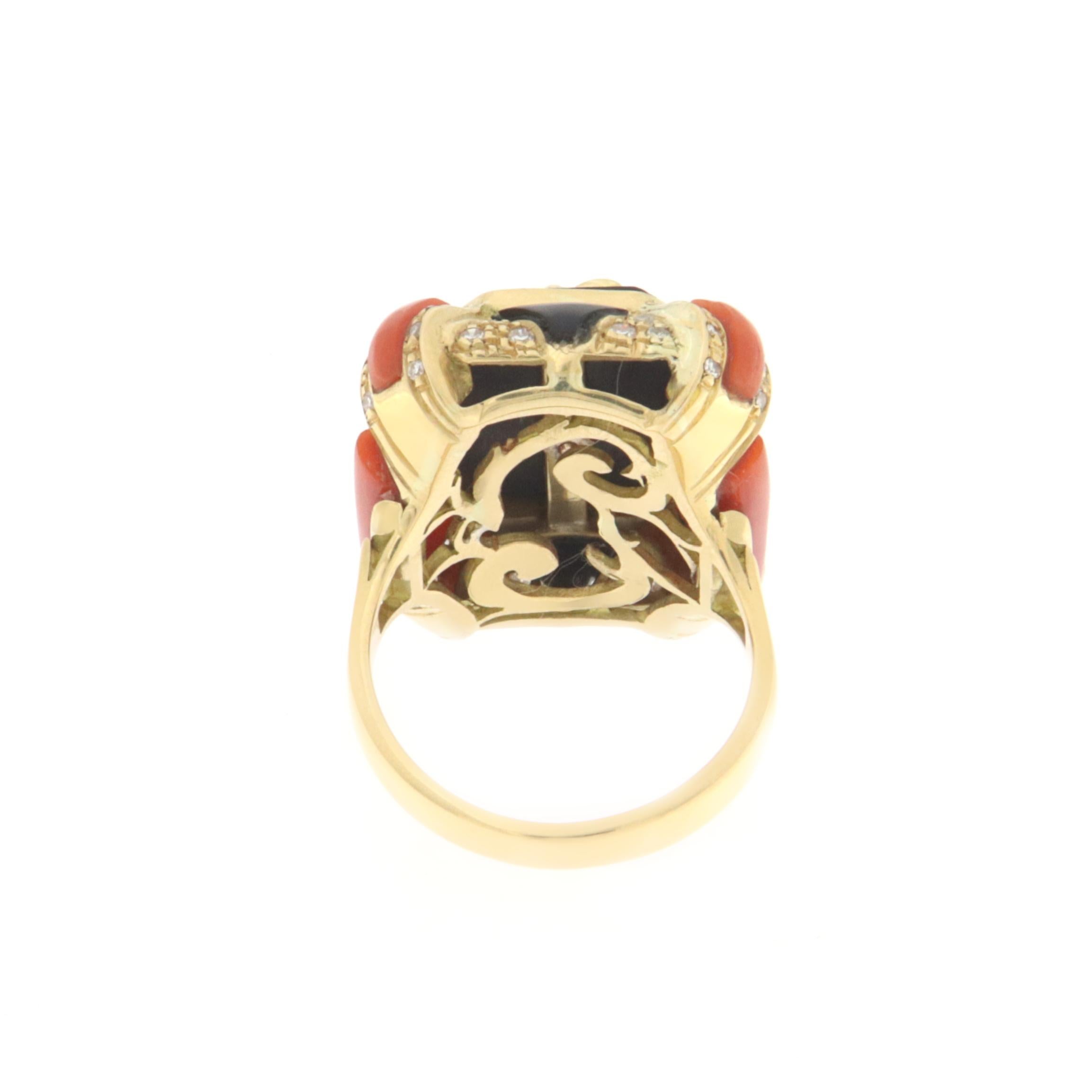 Coral Diamonds Onyx 18 Karat Yellow Gold Cocktail Ring In New Condition For Sale In Marcianise, IT