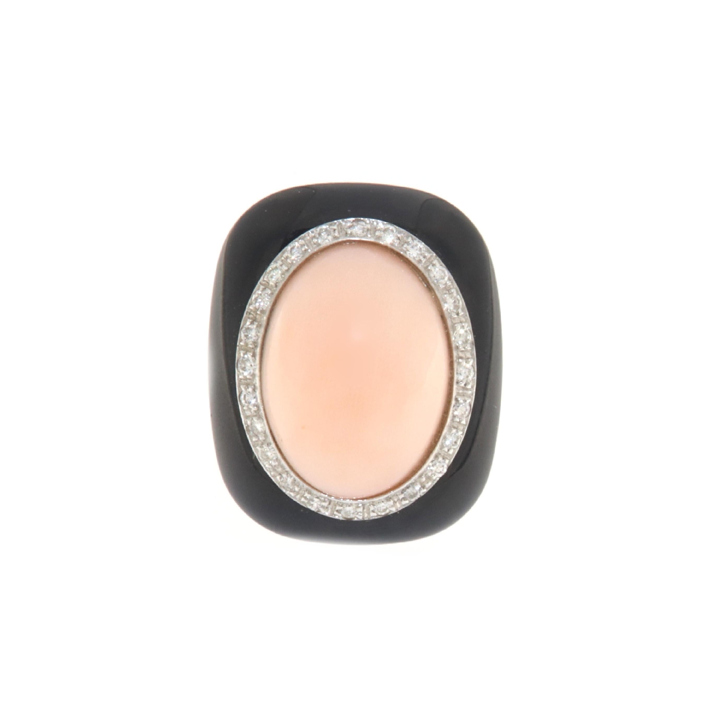 Coral Diamonds Onyx 18 Karat Yellow Gold Cocktail Ring In New Condition For Sale In Marcianise, IT