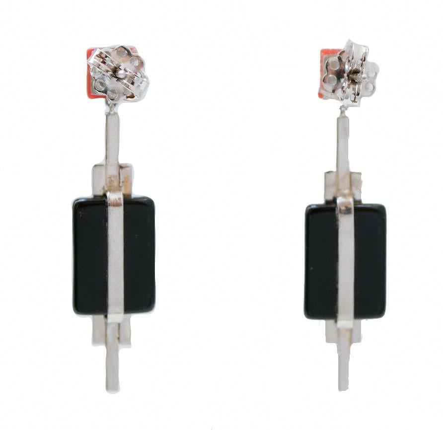 Rétro Corail, diamants, onyx, platine Boucles d'oreilles pendantes. en vente
