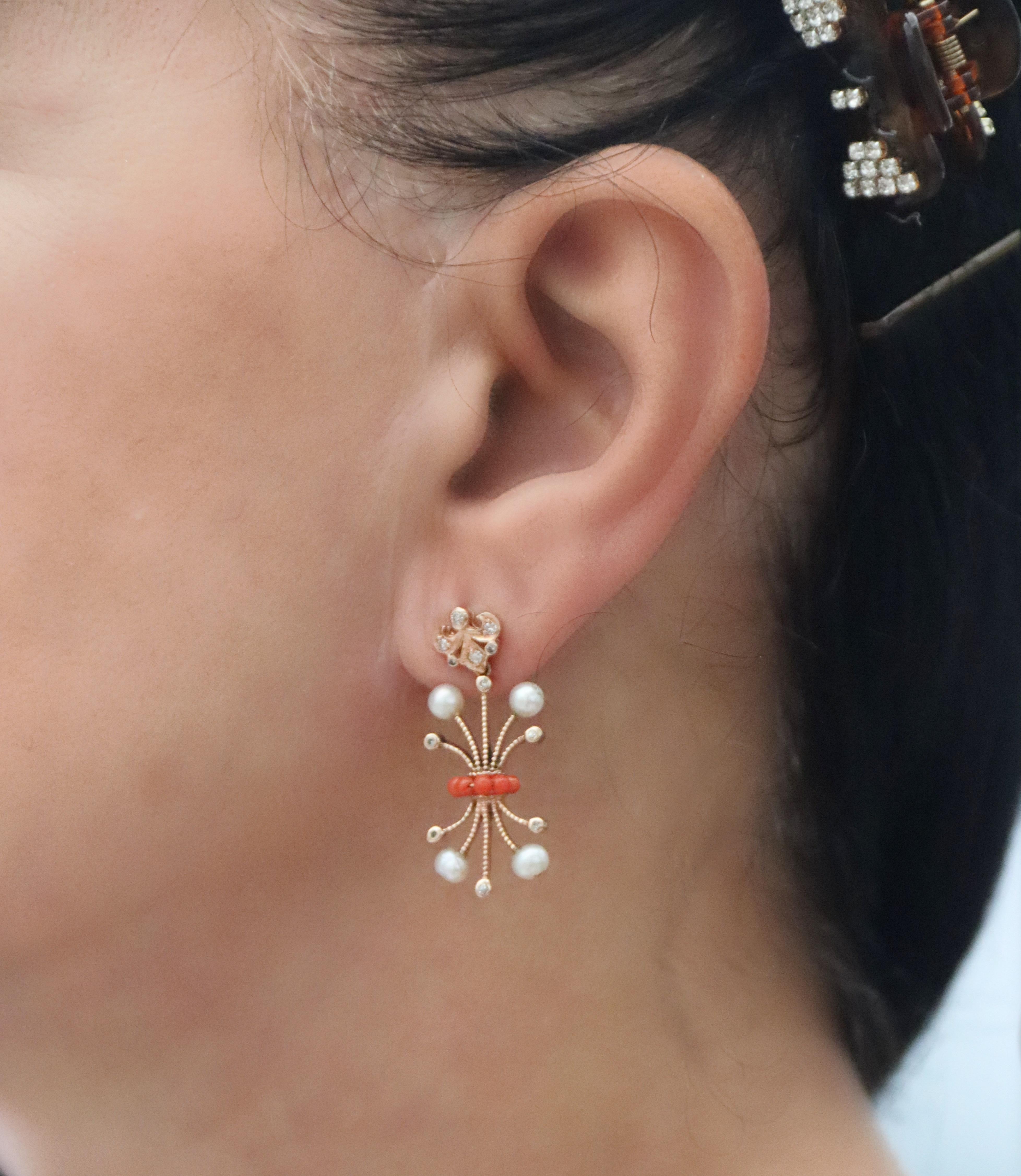 Korallen-Diamant-Perlen-Tropfen-Ohrringe aus 14 Karat Gelbgold im Angebot 1