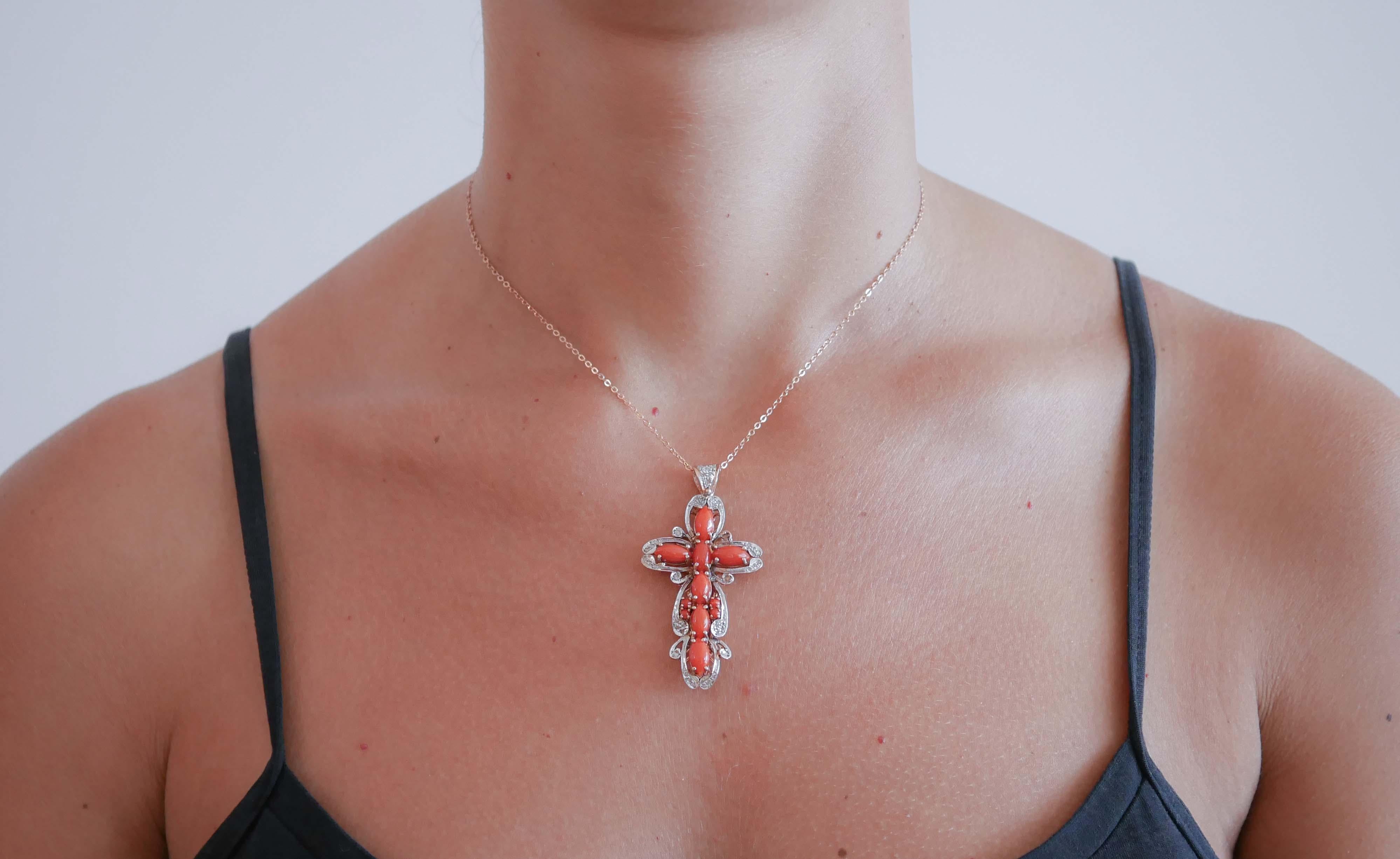 Coral, Diamonds, Rose Gold and Silver Cross Pendant Necklace. In Good Condition For Sale In Marcianise, Marcianise (CE)