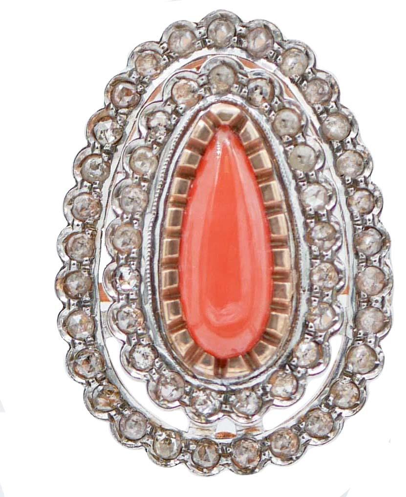 Fantásticos pendientes de oro rosa de 9 kt y estructura de plata montados con una gota central de coral rodeada por un marco de diamantes.
Estos pendientes fueron hechos totalmente a mano por maestros orfebres italianos y están en perfecto