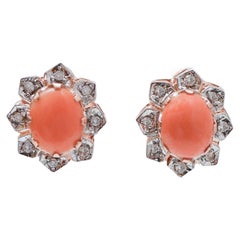 Boucles d'oreilles en corail, diamants, or rose et argent.