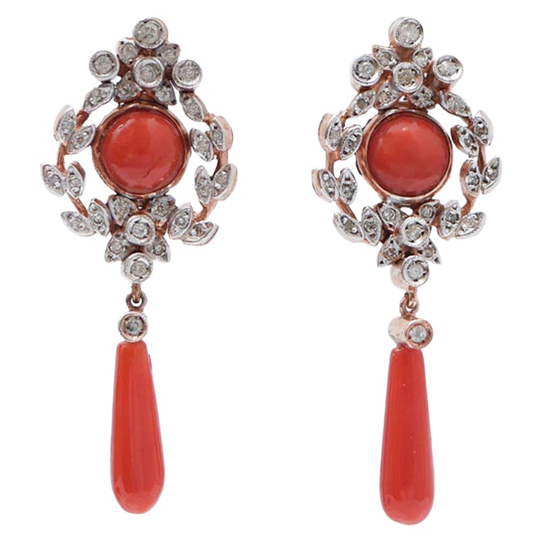 Orecchini in corallo, diamanti, oro rosa e argento. in vendita