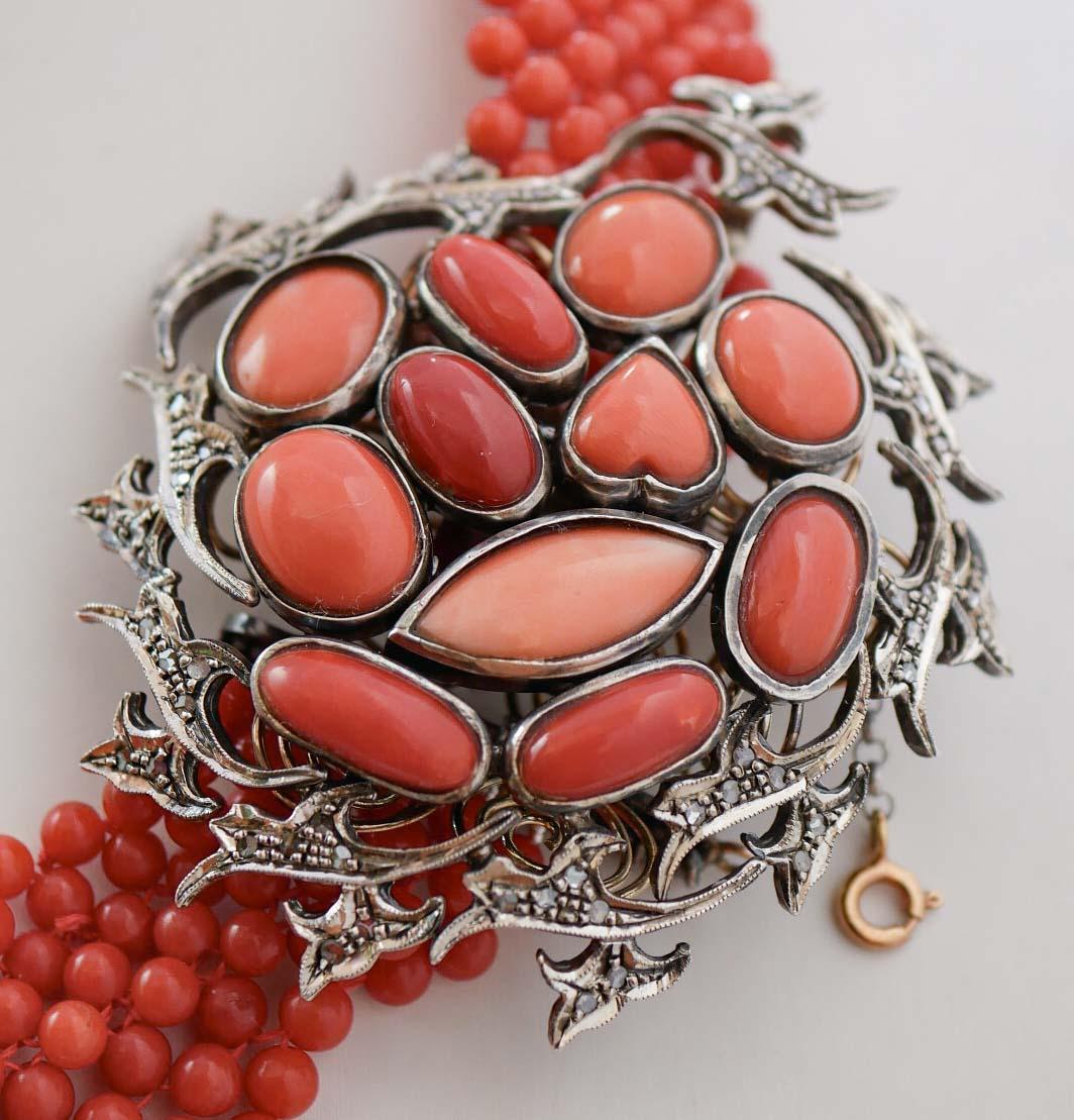 Rétro Collana in corallo, diamanti, oro rosa e argento. in vendita