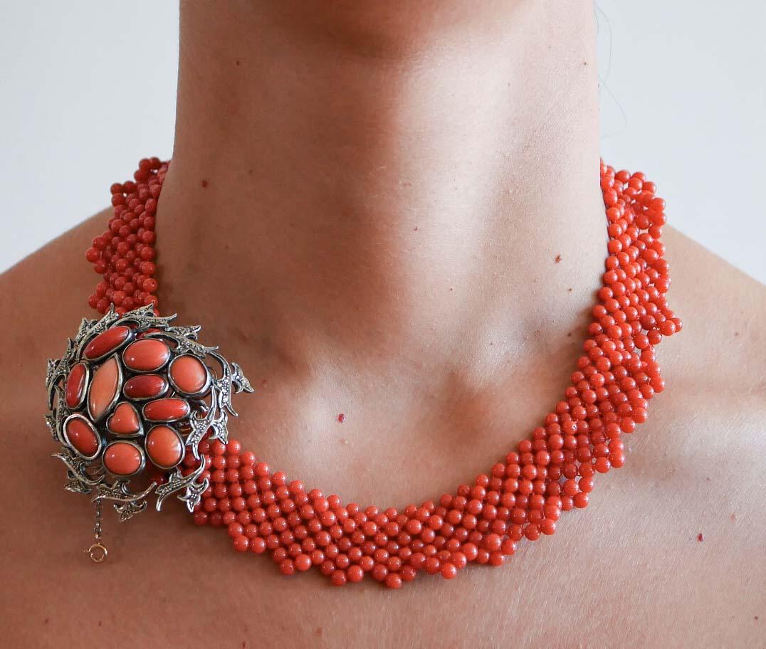 Collana in corallo, diamanti, oro rosa e argento. In condizioni buone in vendita a Marcianise, Marcianise (CE)