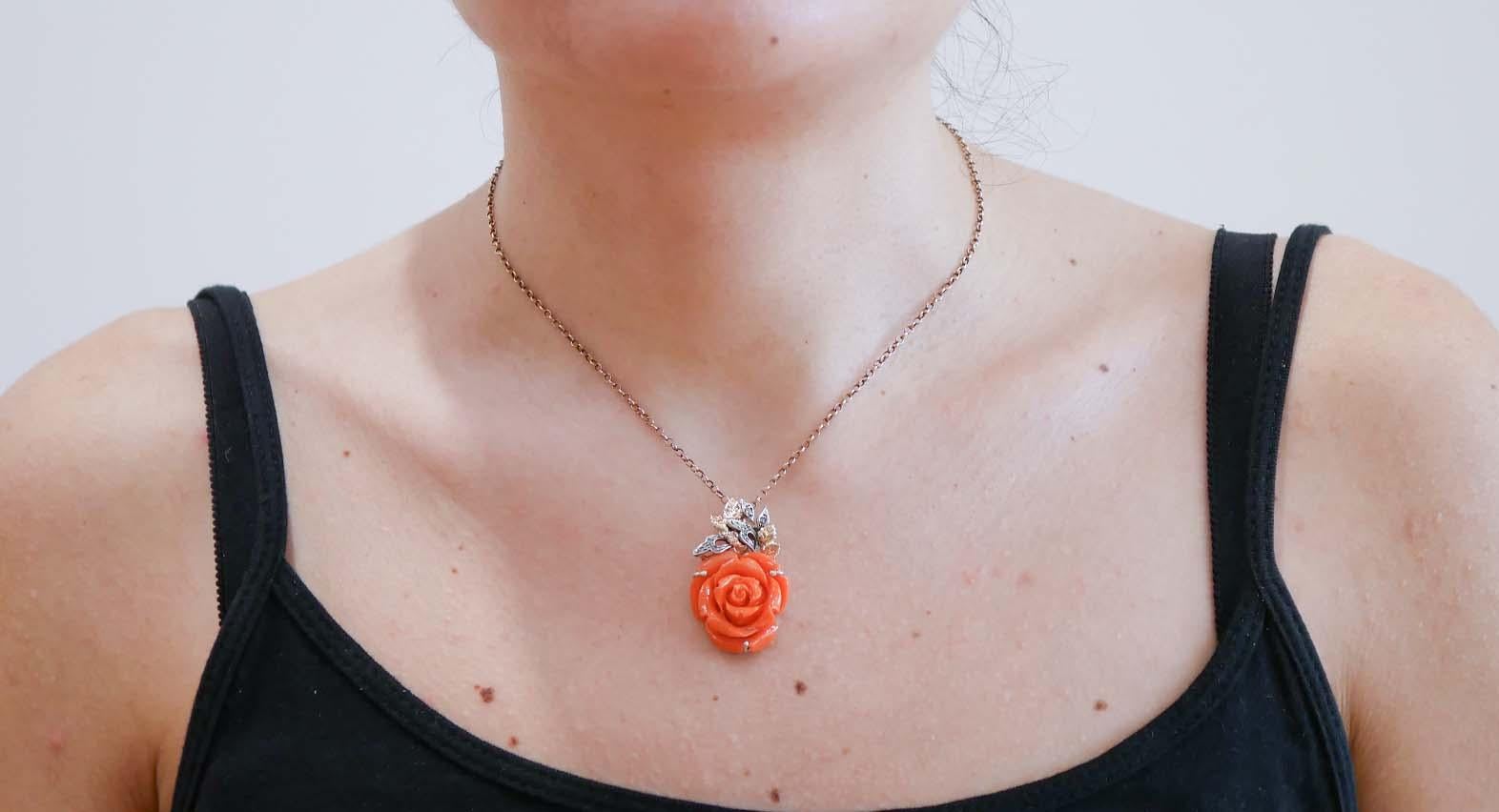 Ciondolo in corallo, diamanti, oro rosa e argento. In condizioni buone in vendita a Marcianise, Marcianise (CE)