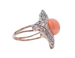 Anillo de Coral, Diamantes, Oro Rosa y Plata.