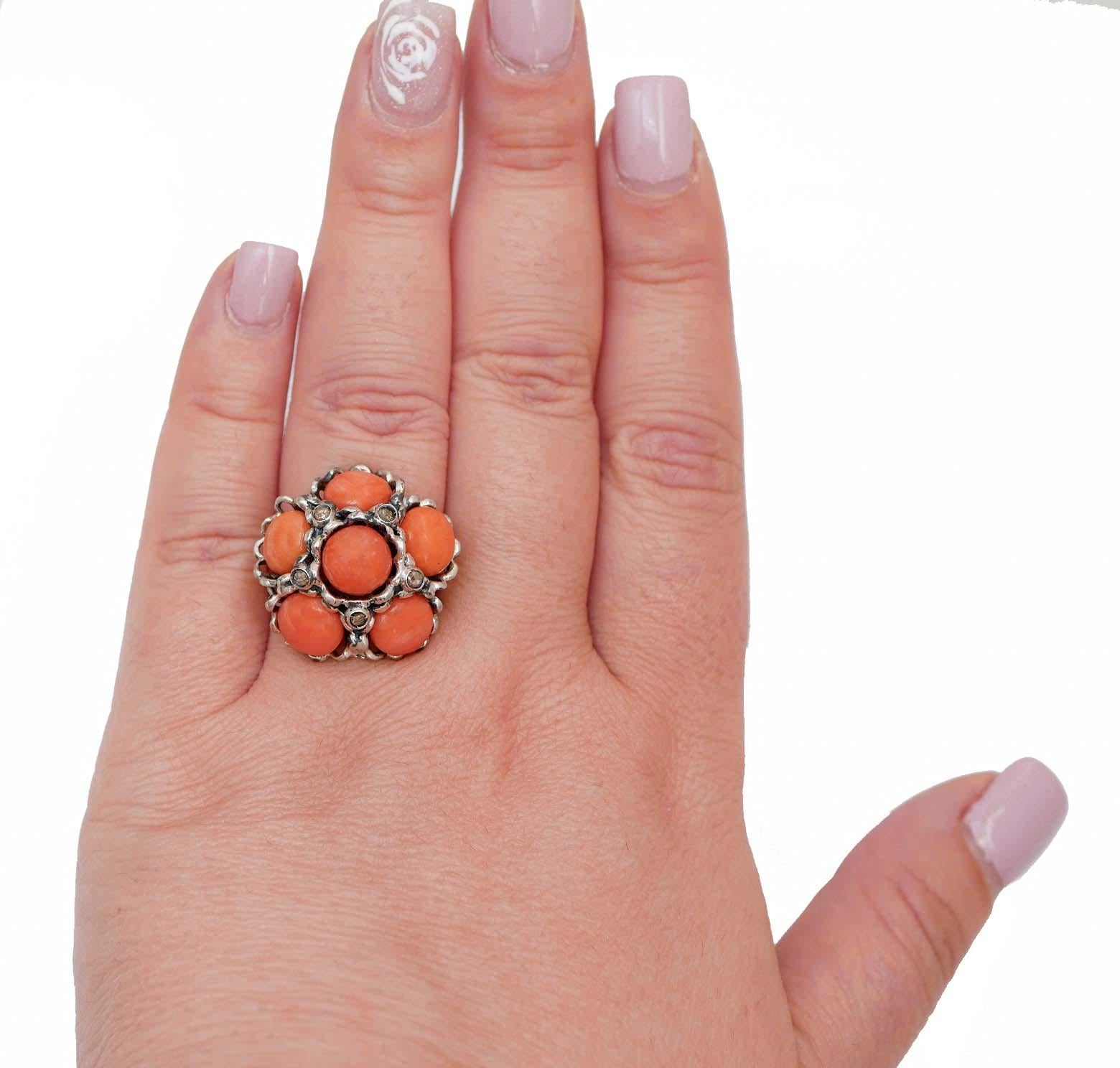 Coral, Diamonds, Rose Gold and Silver Ring. Corte mixto en venta