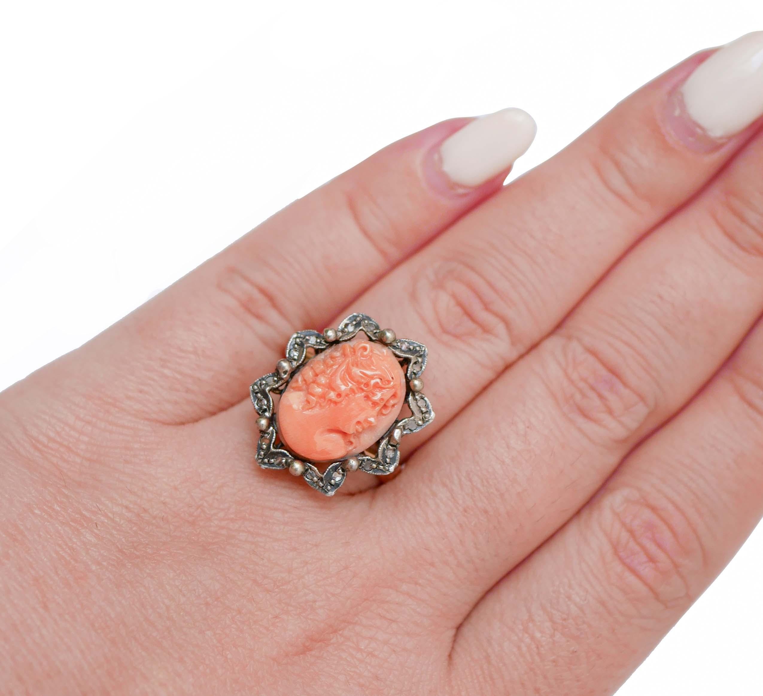 Coral, Diamonds, Rose Gold and Silver Ring. In Good Condition For Sale In Marcianise, Marcianise (CE)