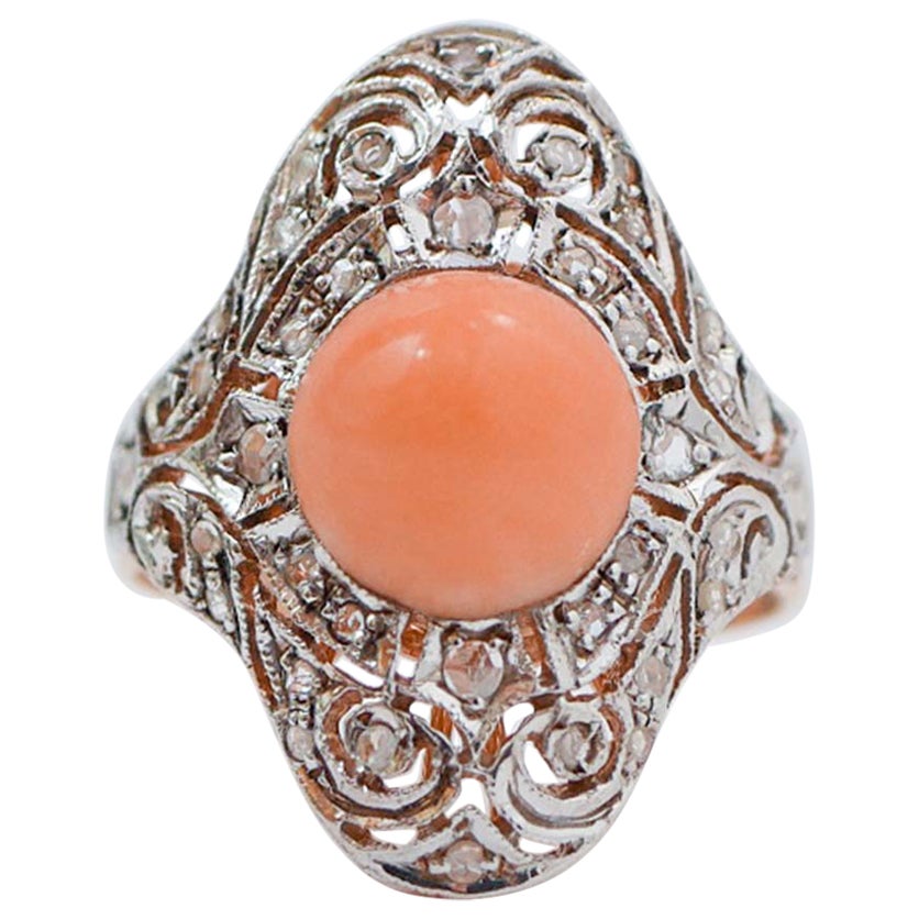 Anello con corallo, diamanti, oro rosa e argento. in vendita