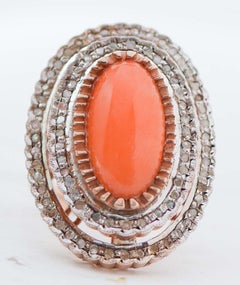 Anillo de coral, diamantes, oro rosa y plata
