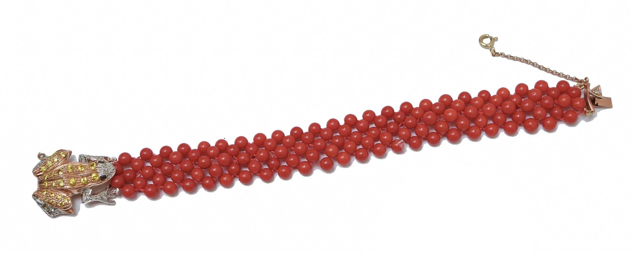 Fashion bracelet mounted with woven coral and a shape frog clasp in 9 kt rose gold and silver structure mounted with diamonds and yellow stones on the body and two black diamonds as eyes.
This bracelet was totally handmade by Italian master