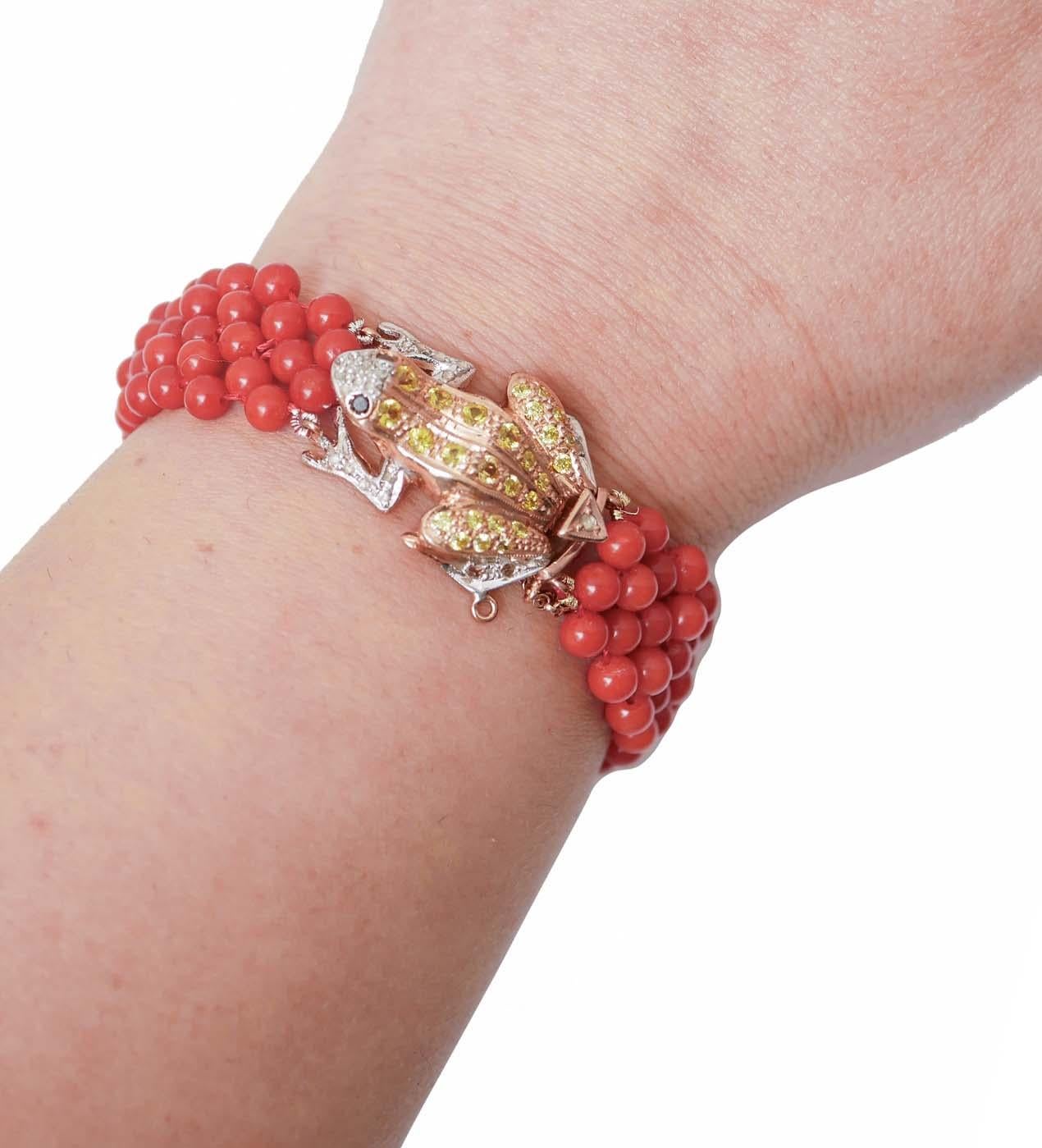 Coral, Diamonds, Stones, Rose Gold and Silver Frog Bracelet. In Good Condition For Sale In Marcianise, Marcianise (CE)
