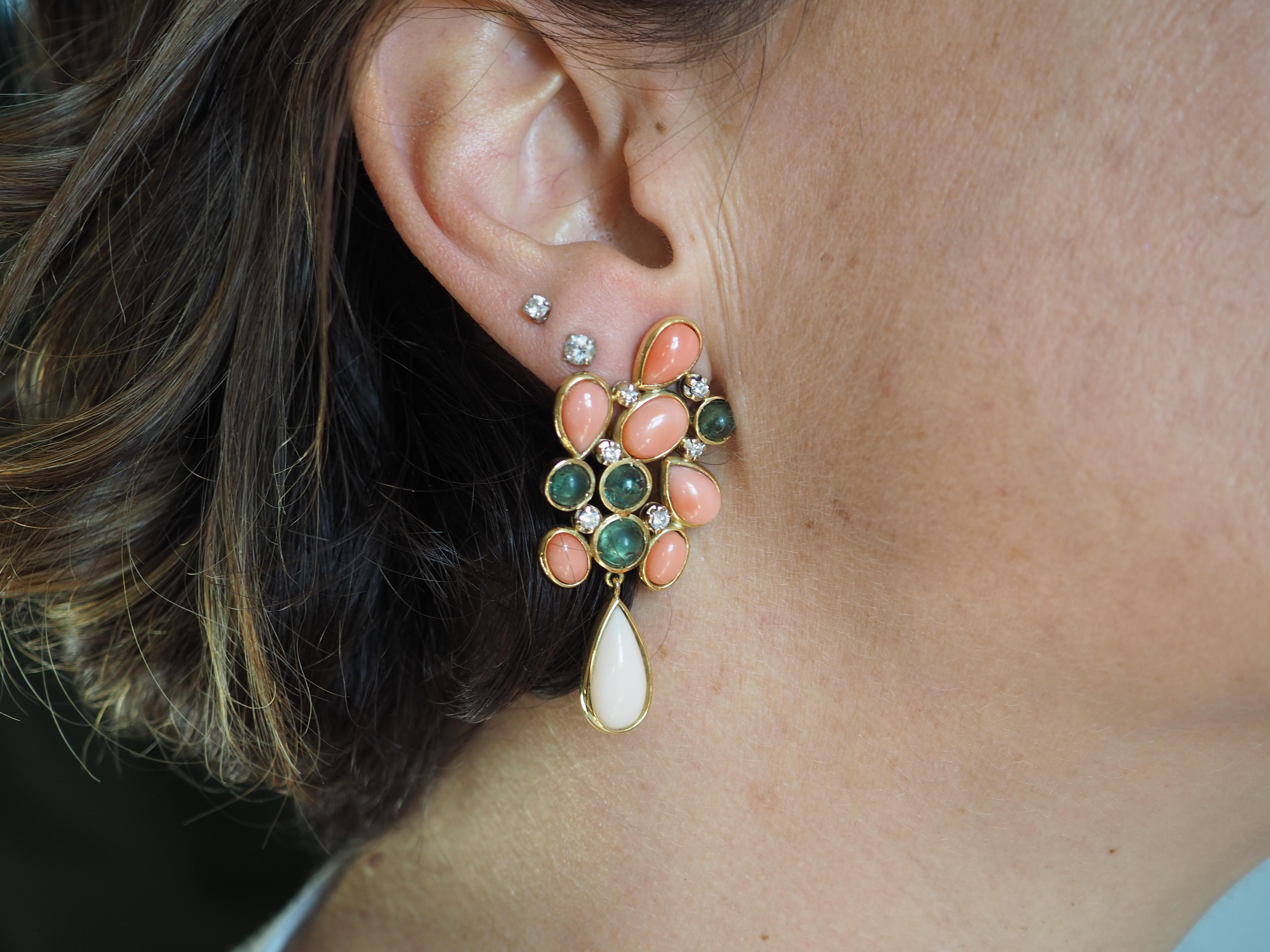 Ohrringe aus 18 Karat Gelbgold mit Koralle, Diamanten und Turmalin im Angebot 4