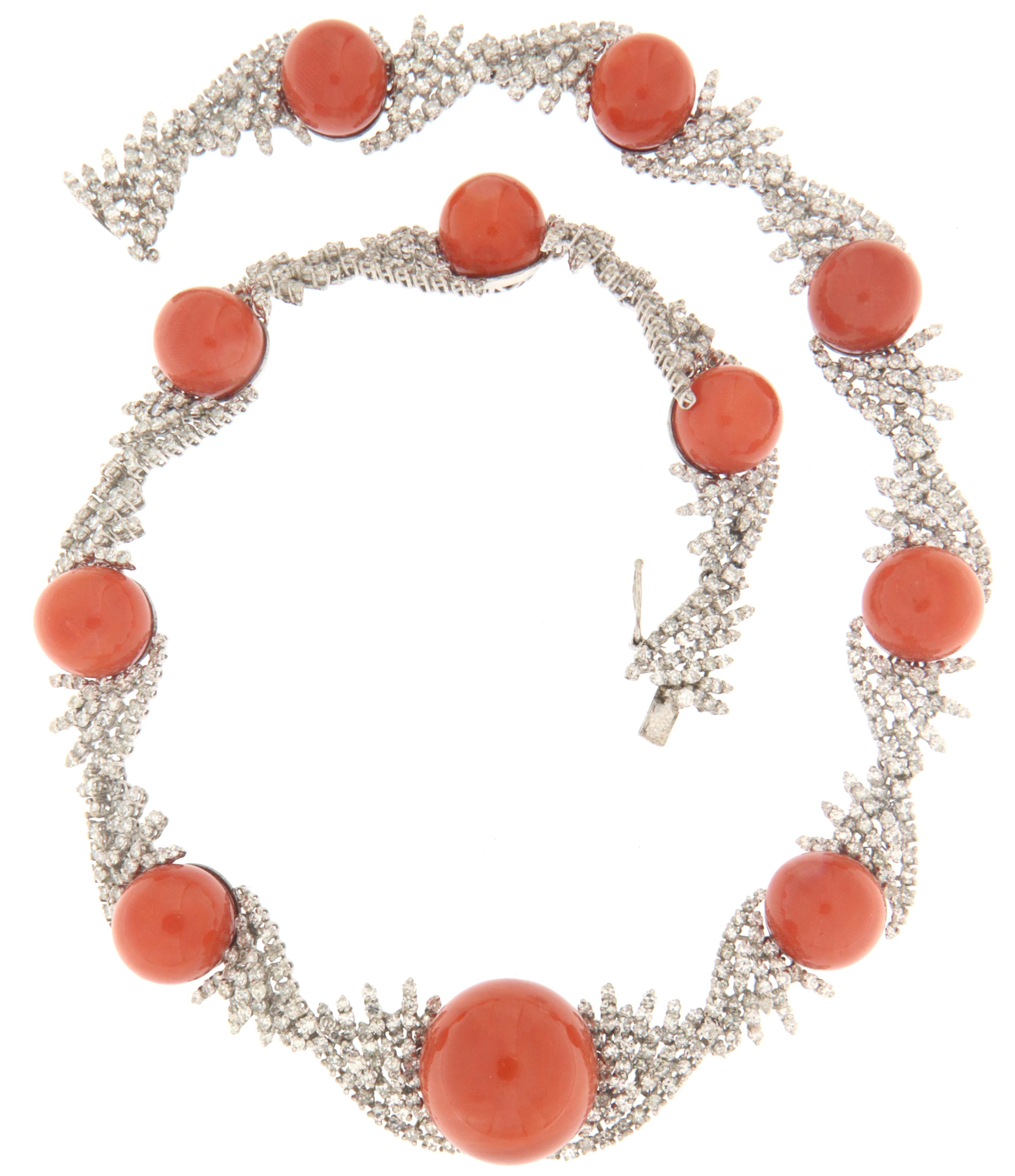 Coral Diamonds White Gold 18 Karat Choker Necklace In New Condition In Marcianise, IT