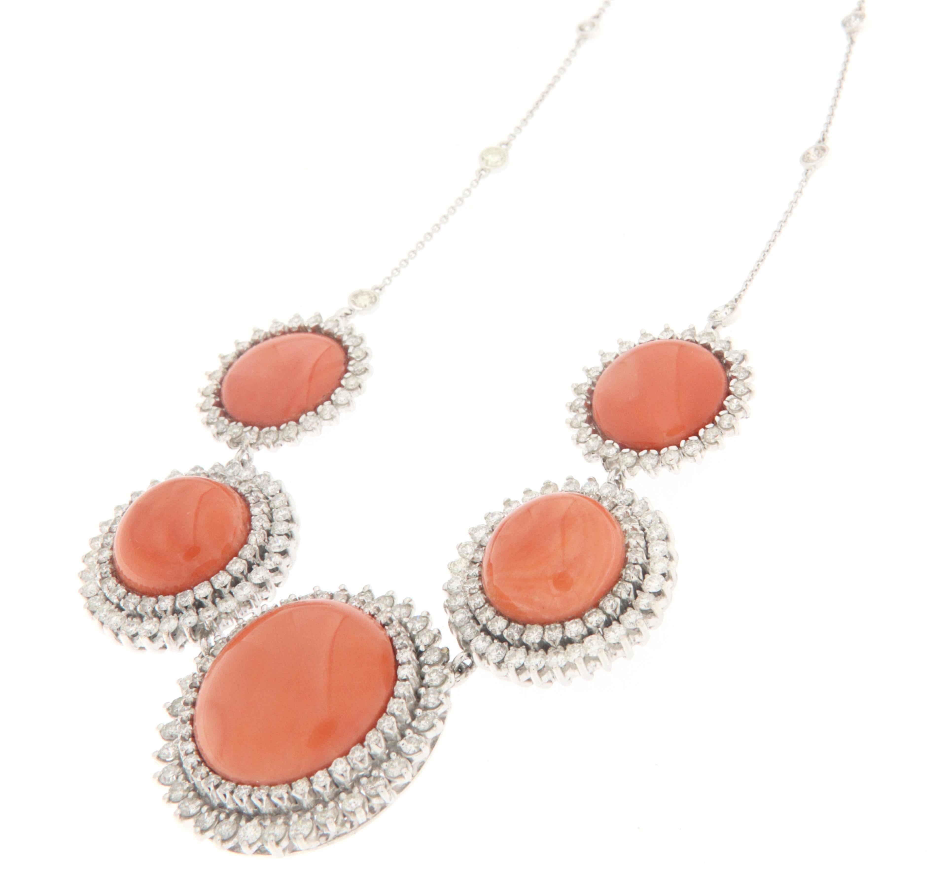 Coral Diamonds White Gold 18 Karat Pendant Necklace In New Condition For Sale In Marcianise, IT