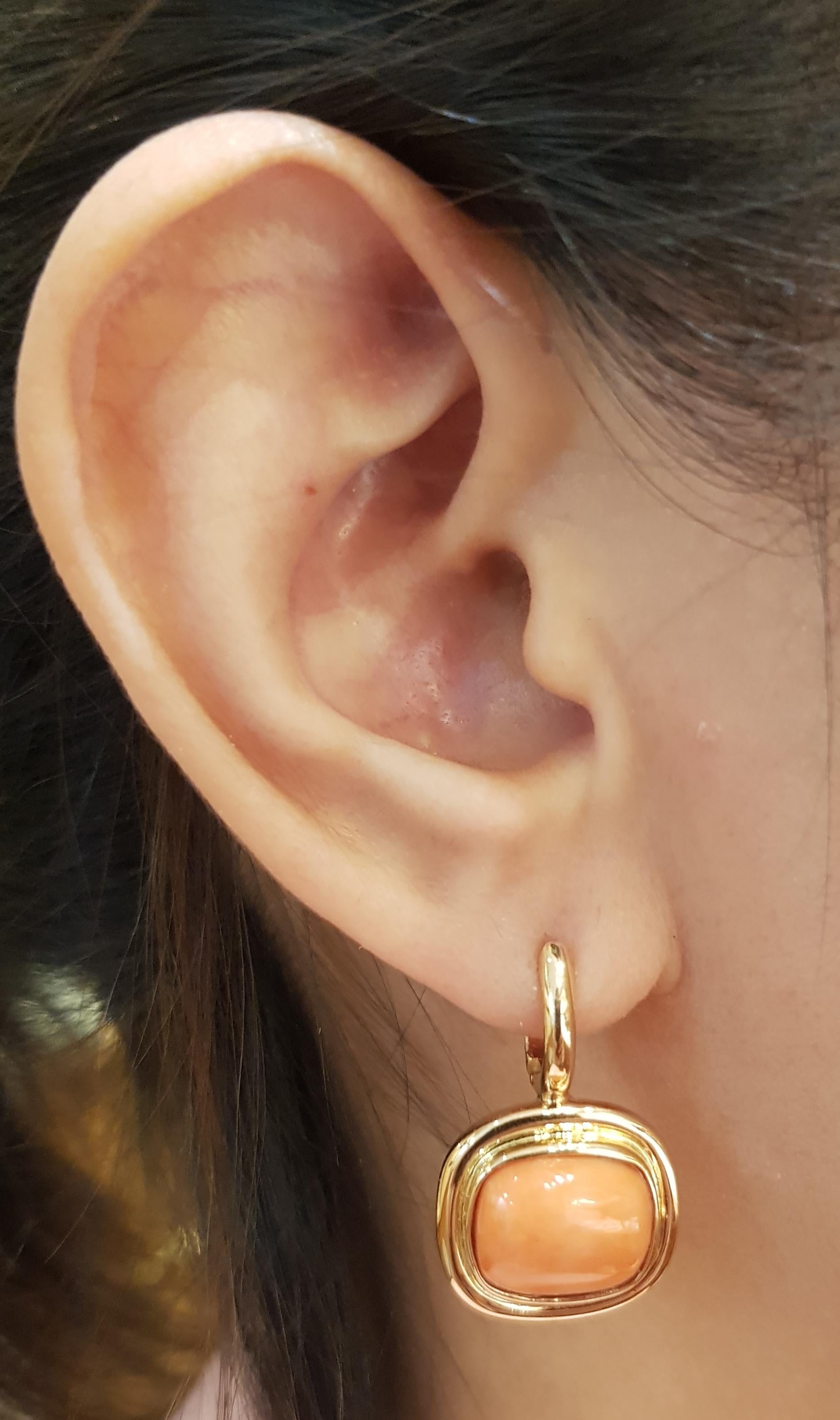 Contemporain Boucles d'oreilles en corail serties dans des montures en or rose 18 carats en vente
