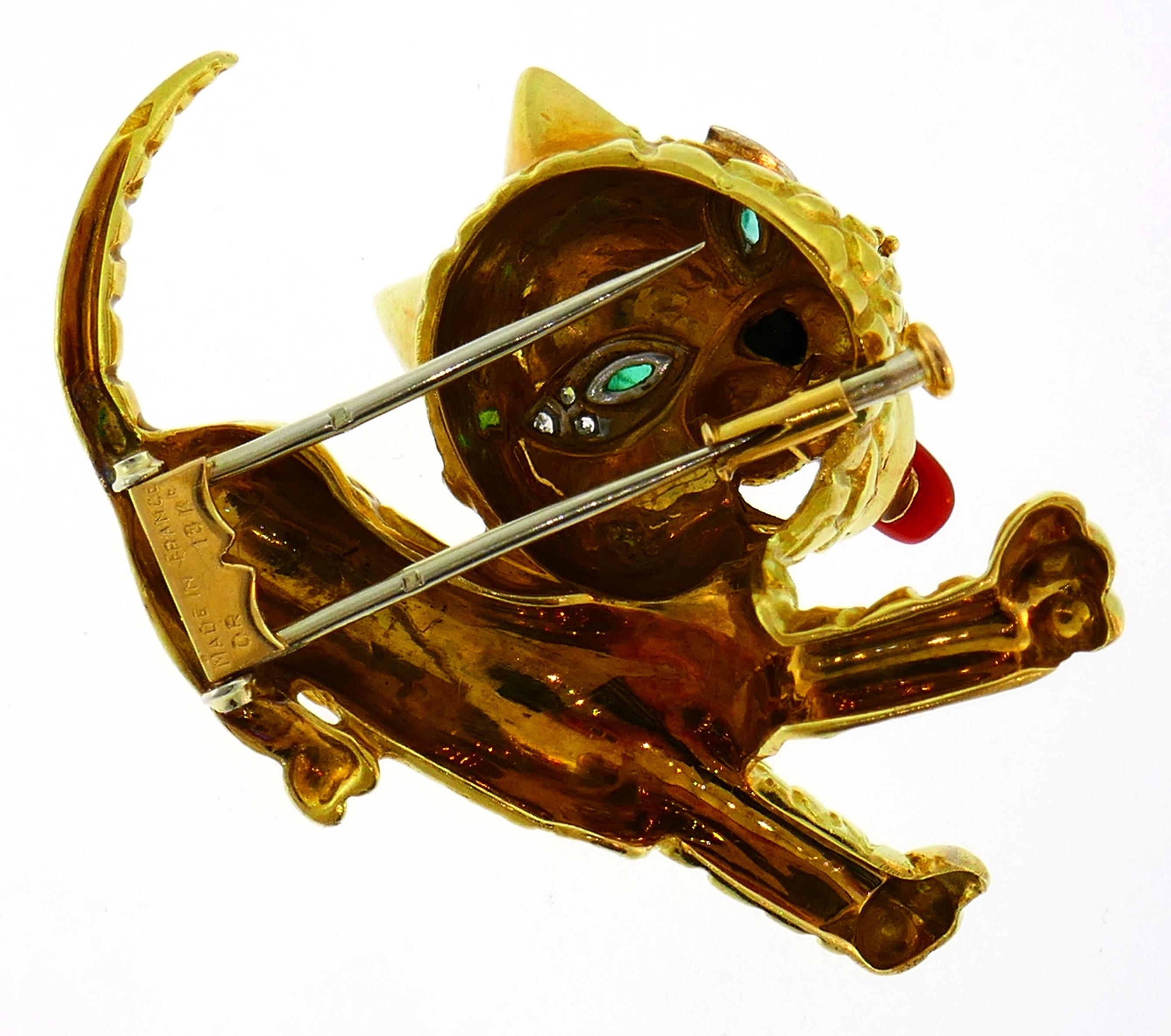 Women's or Men's Coral Emerald Diamond Yellow Gold Cat Pin Brooch Clip, French, 1950s For Sale