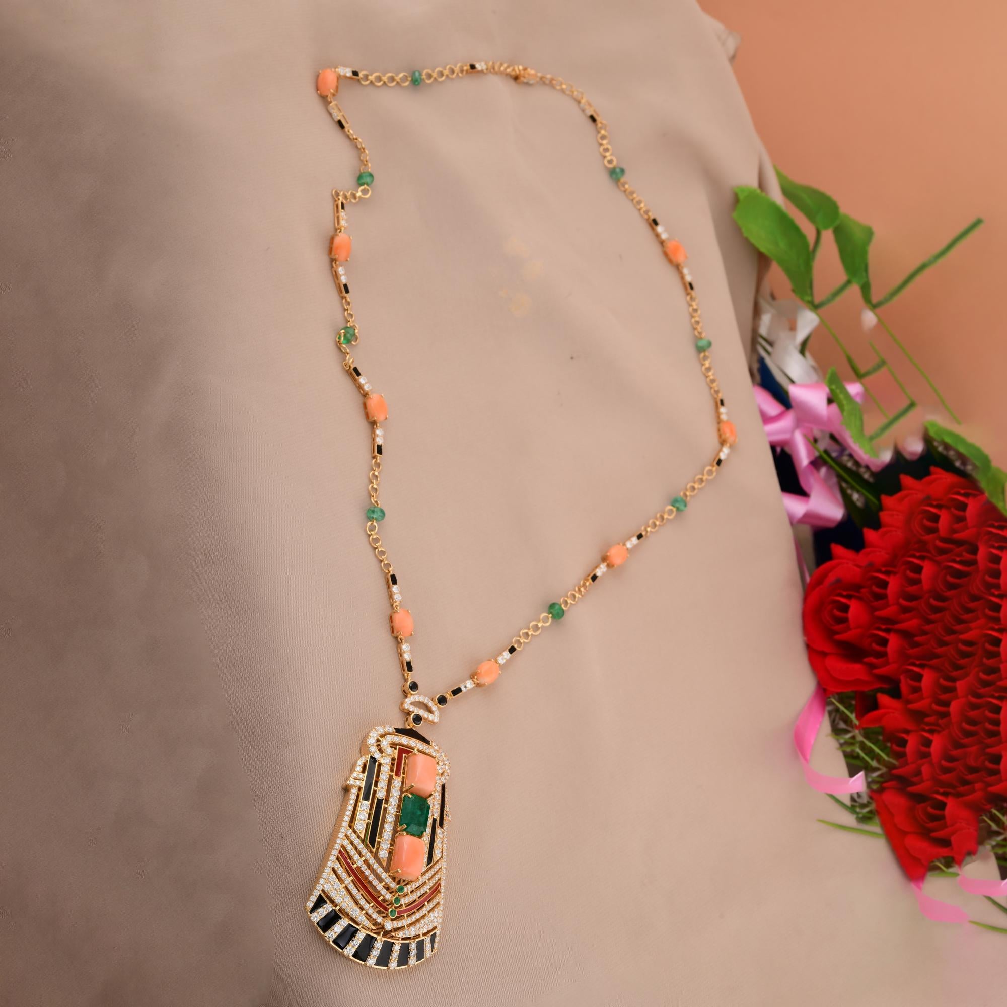 Coral Emerald Gemstone Pendant SI/H Round Diamond 18 Karat Yellow Gold Necklace In New Condition For Sale In Diera, Dubai