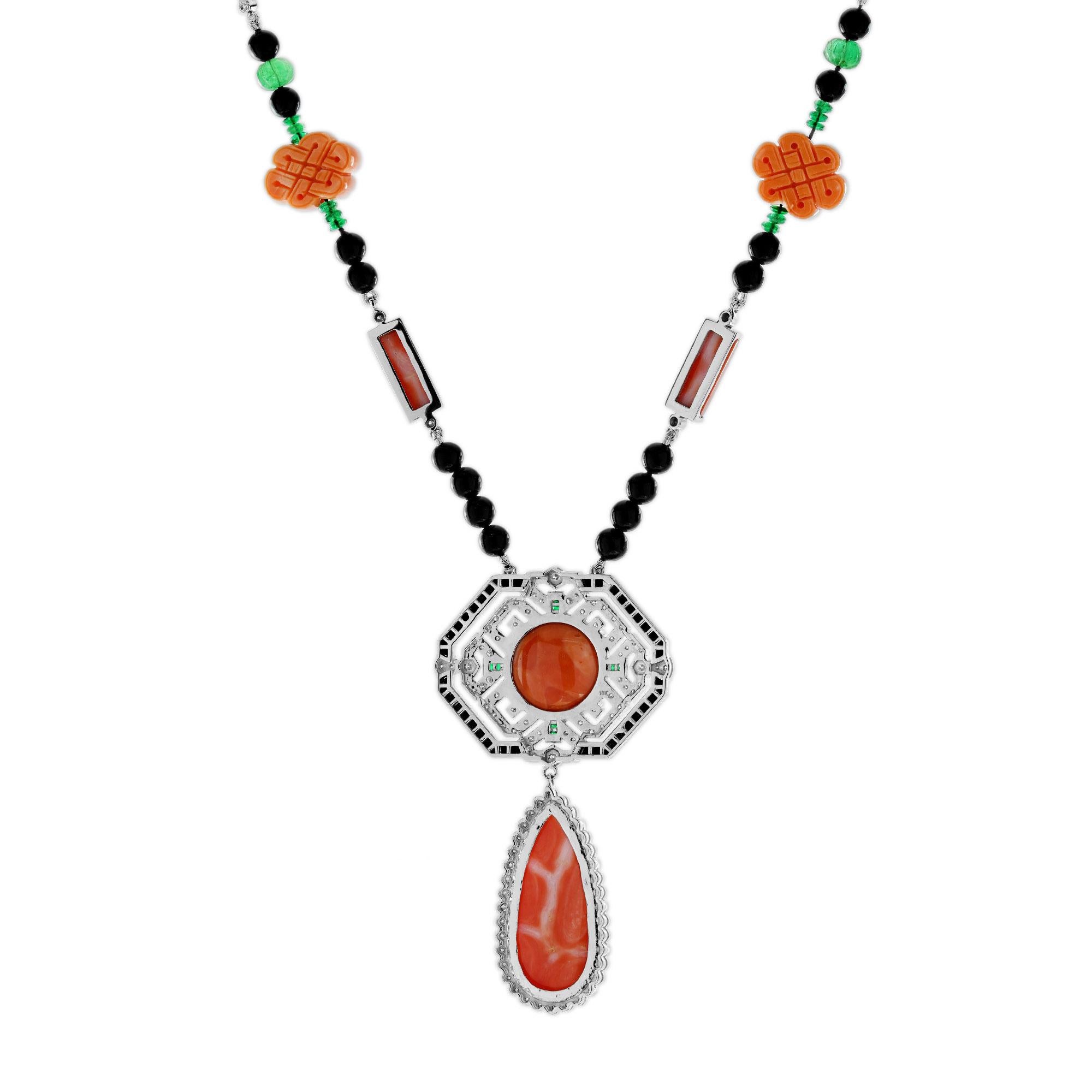Art Déco Collana in stile Art Deco con corallo, smeraldo, onice e diamanti in oro bianco 18 carati in vendita