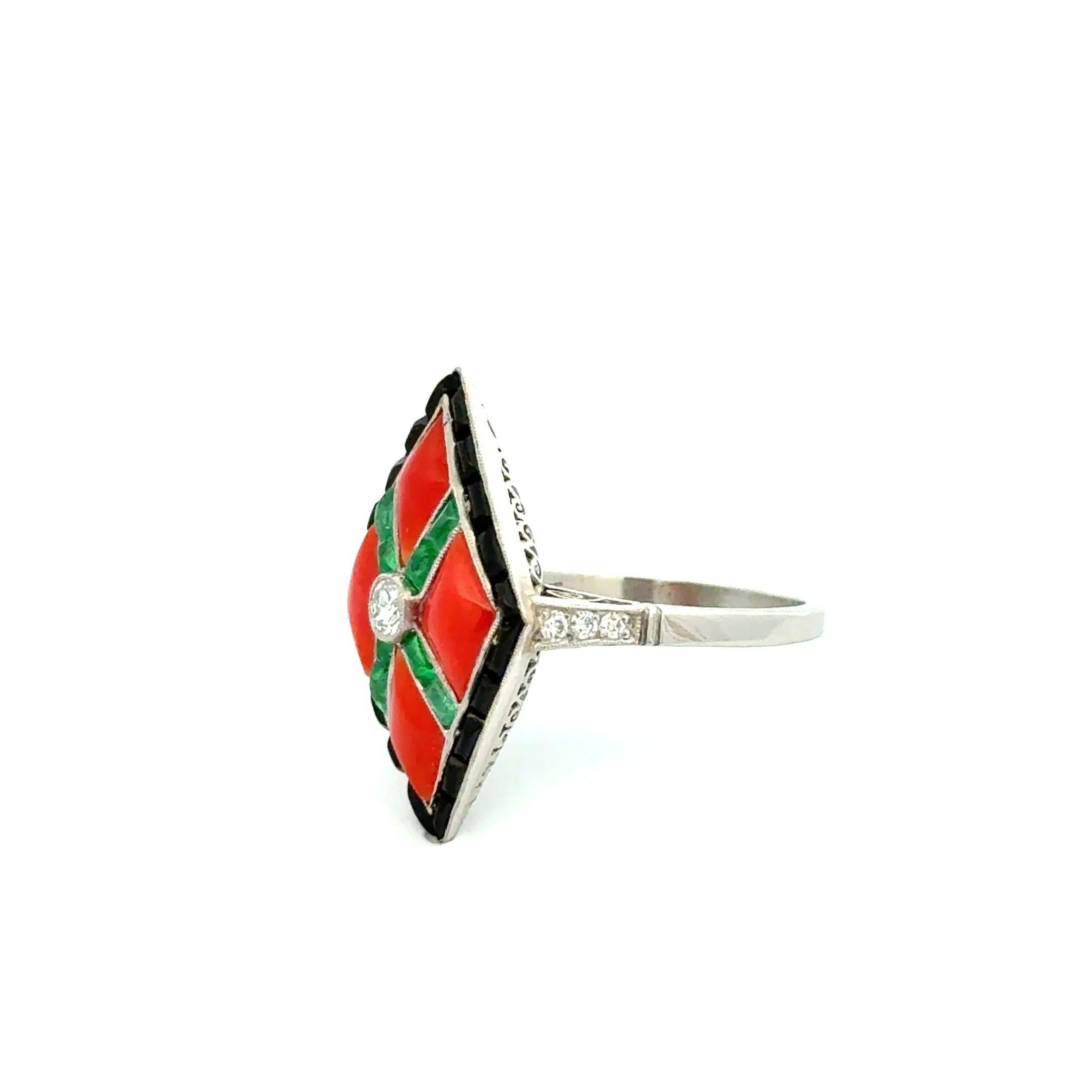 Koralle Smaragd Onyx und Diamant Platin Vintage Mosaik Ring Damen im Angebot