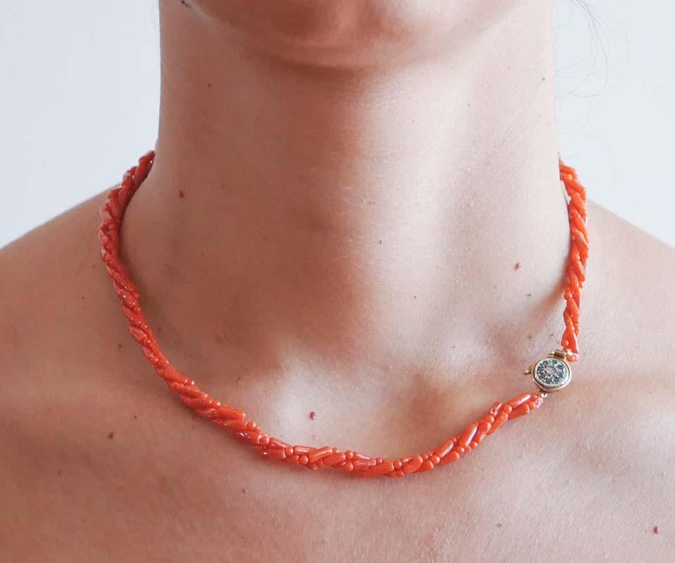 Collana in corallo, smeraldi, diamanti, oro rosa 14 carati e argento. In condizioni buone in vendita a Marcianise, Marcianise (CE)